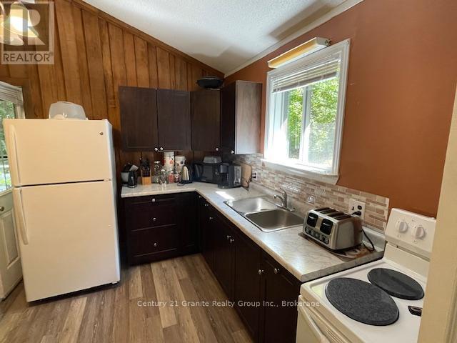 1052 Kensington Road, Dysart Et Al, Ontario  K0M 1S0 - Photo 9 - X12414831