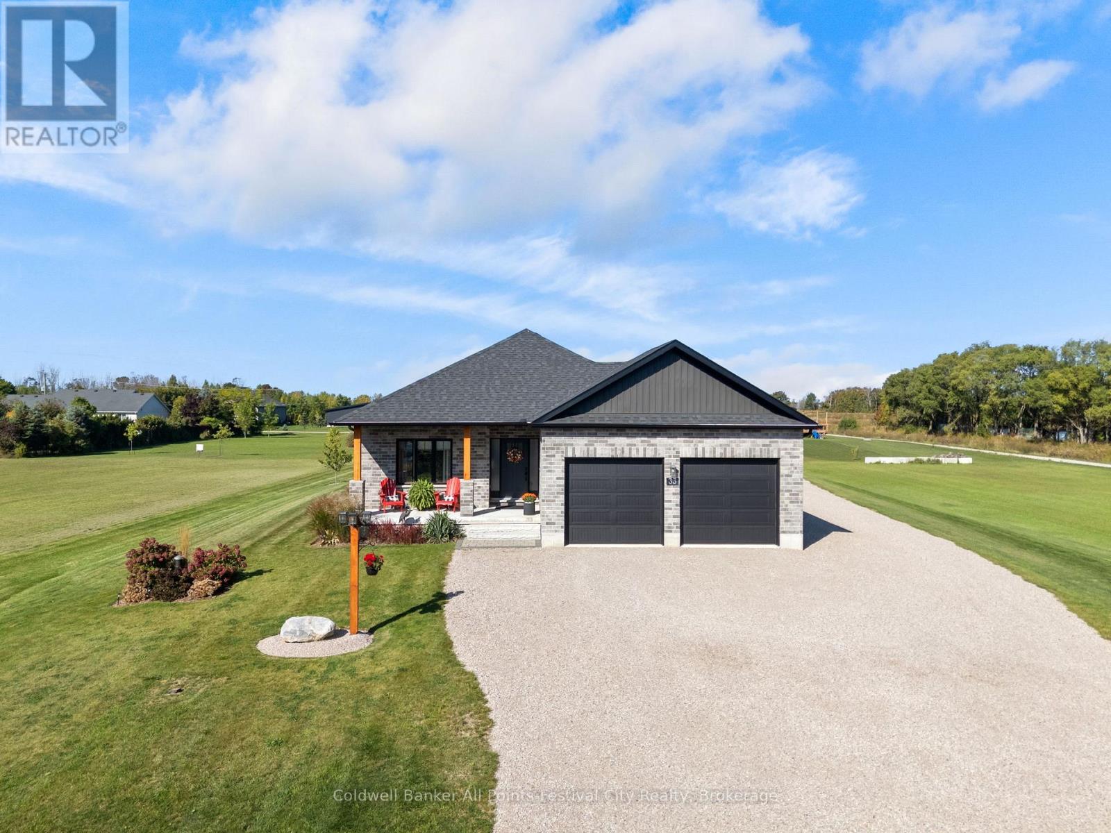 33 Wellington Street S, Ashfield-Colborne-Wawanosh, Ontario  N7A 3X9 - Photo 2 - X12414668