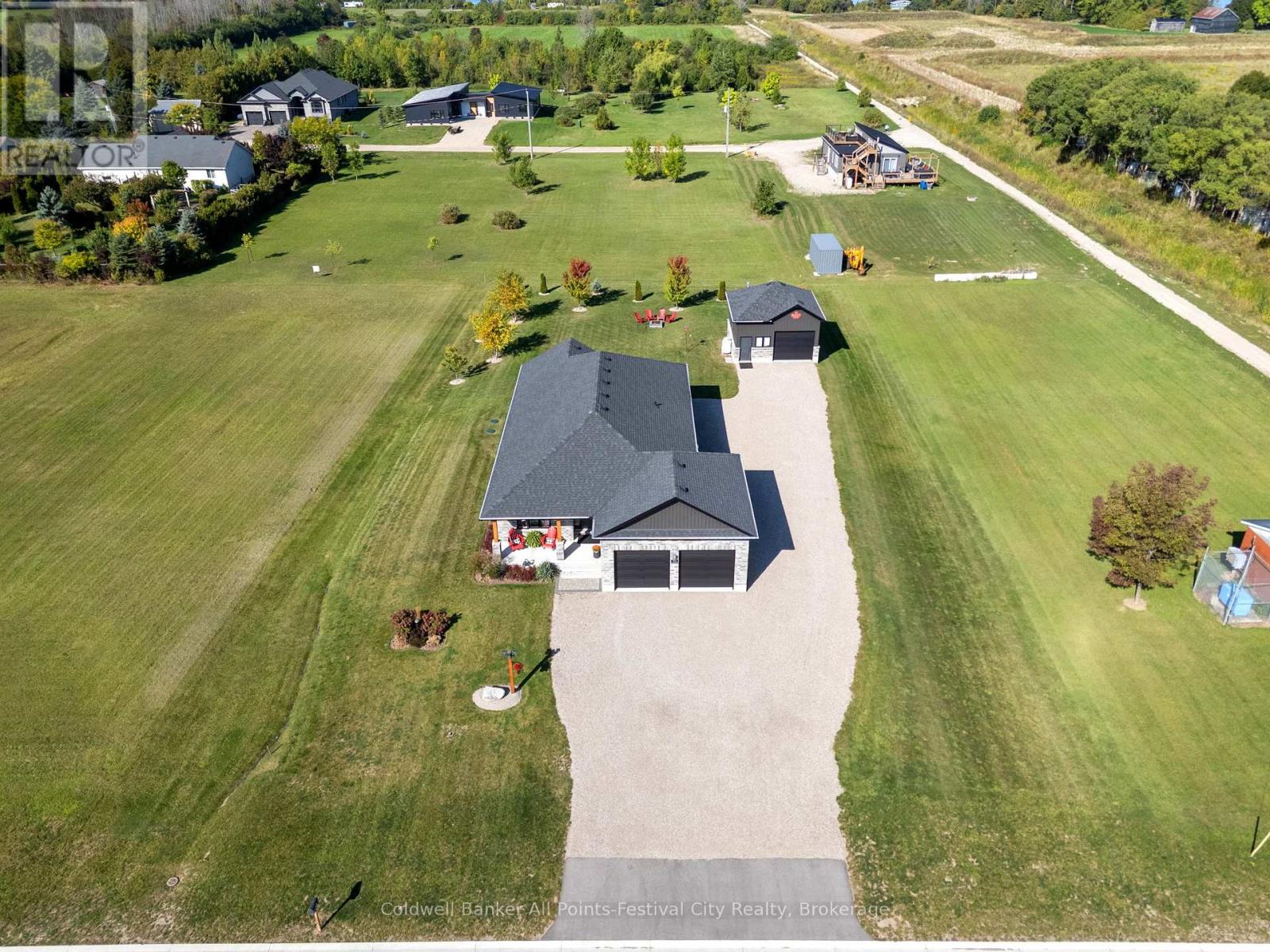 33 Wellington Street S, Ashfield-Colborne-Wawanosh, Ontario  N7A 3X9 - Photo 31 - X12414668
