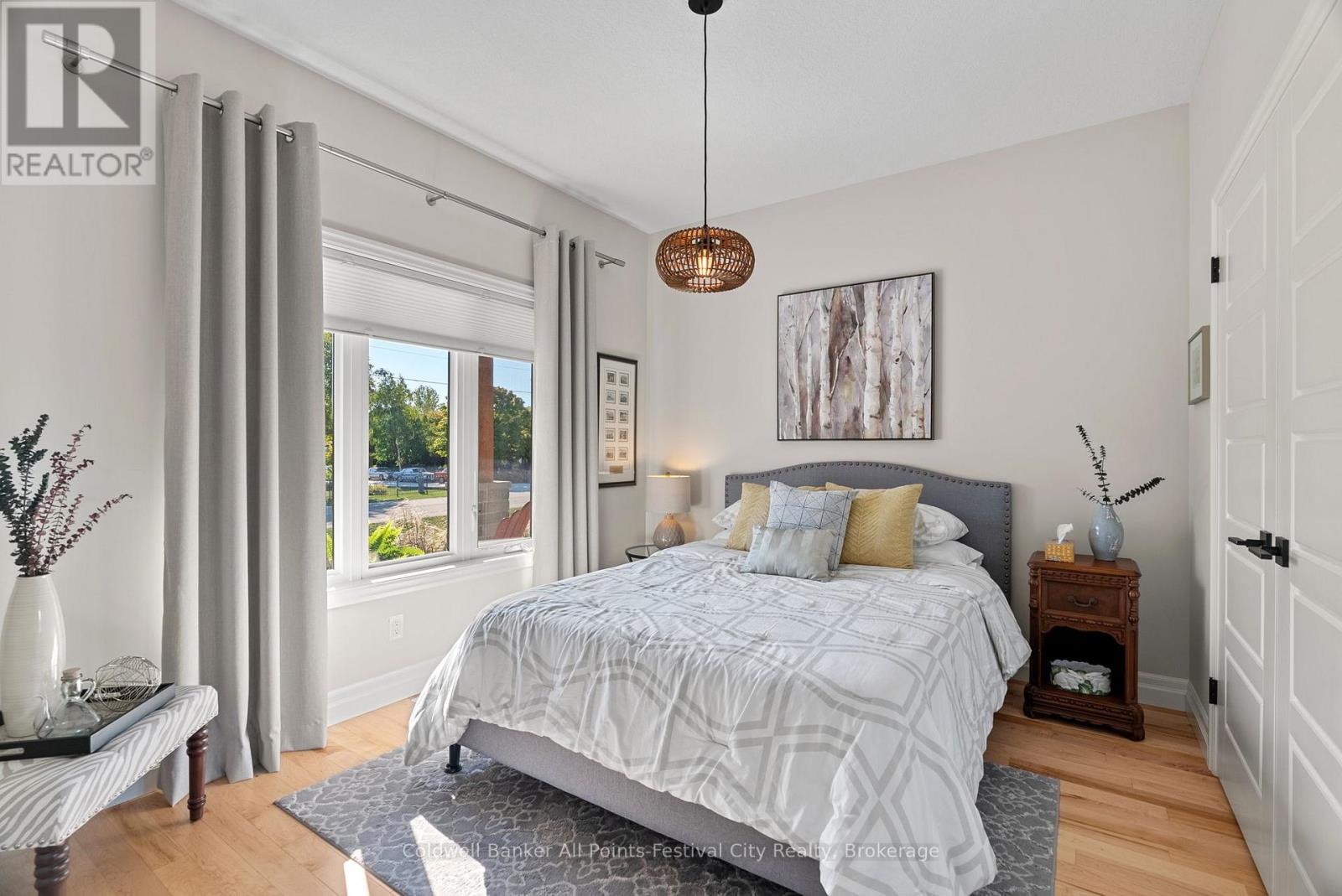 33 Wellington Street S, Ashfield-Colborne-Wawanosh, Ontario  N7A 3X9 - Photo 8 - X12414668