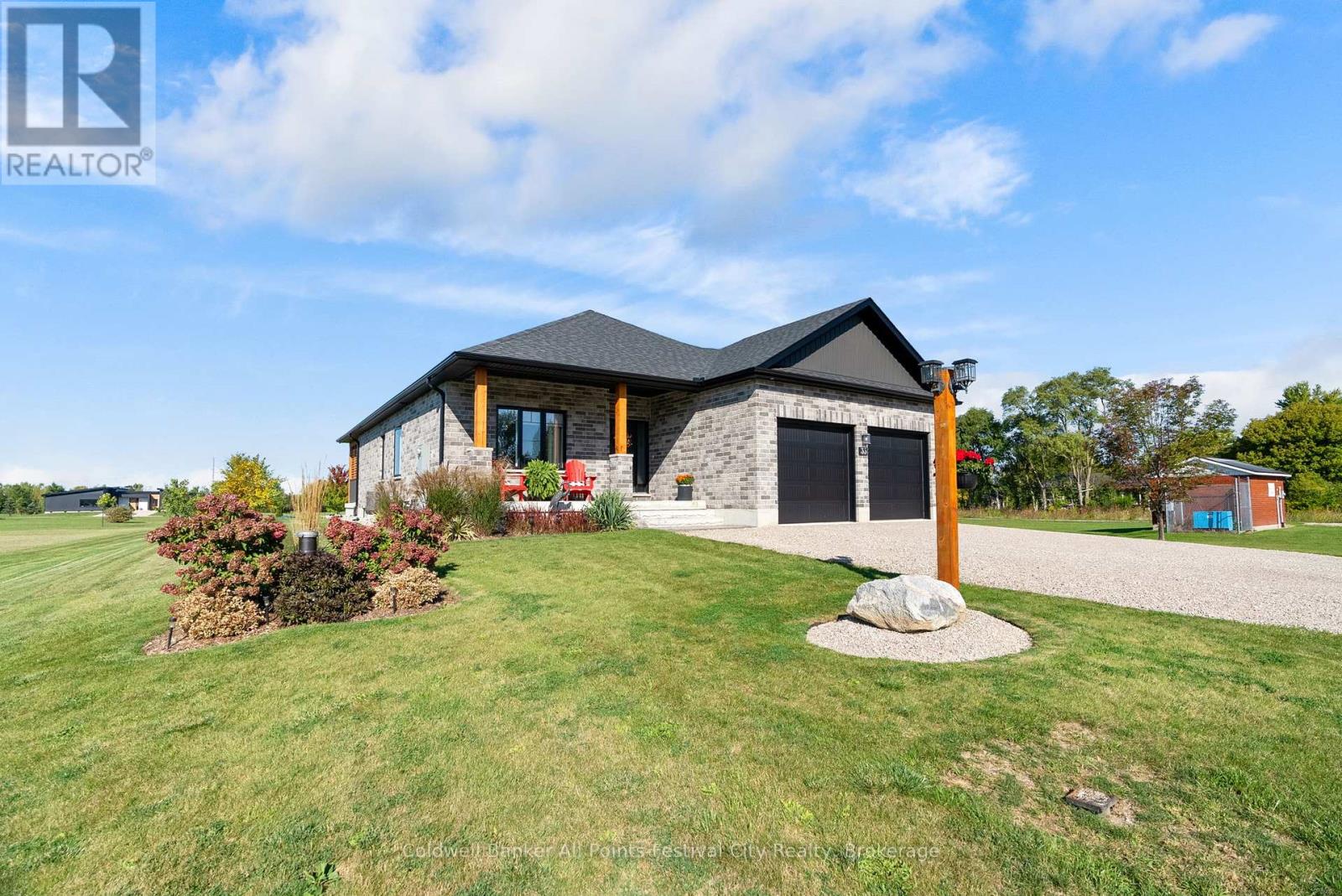 33 Wellington Street S, Ashfield-Colborne-Wawanosh, Ontario  N7A 3X9 - Photo 4 - X12414668