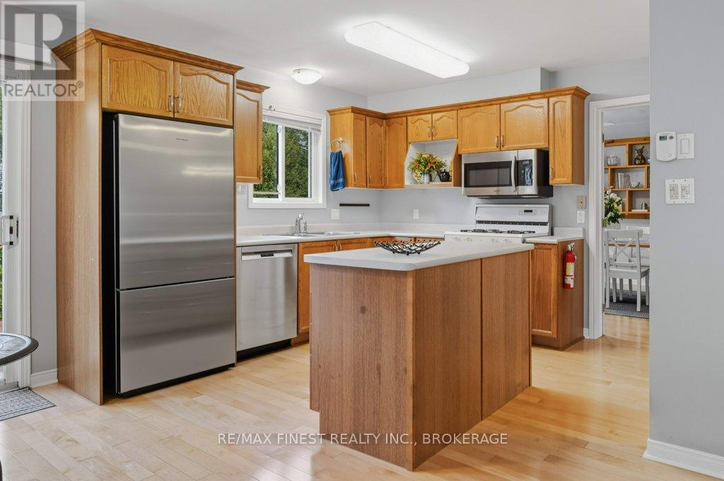 1104 Acadia Drive, Kingston, Ontario  K7M 8V7 - Photo 9 - X12278752