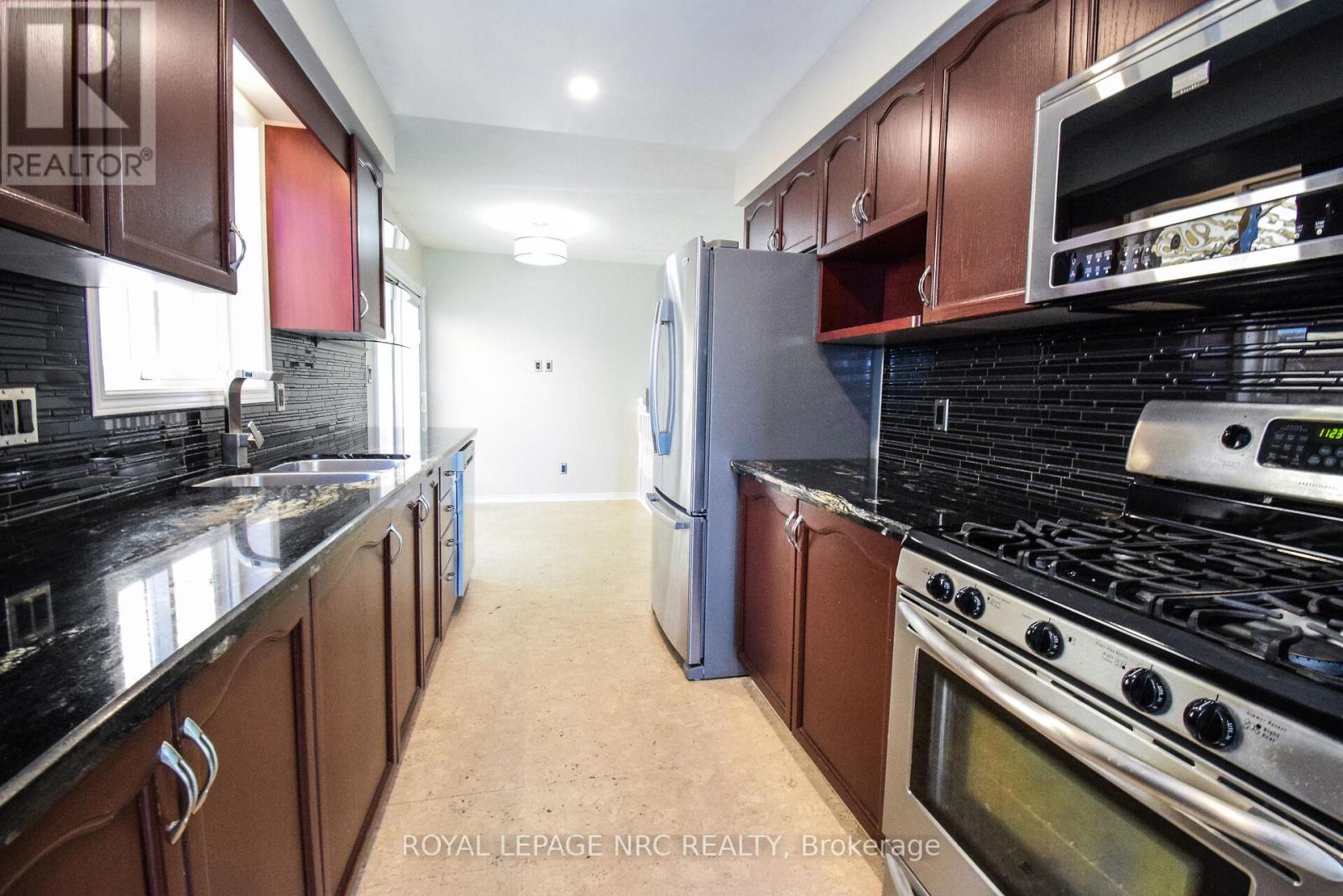 4974 Windgate Drive E, Niagara Falls, Ontario  L2H 2Z7 - Photo 14 - X12414835