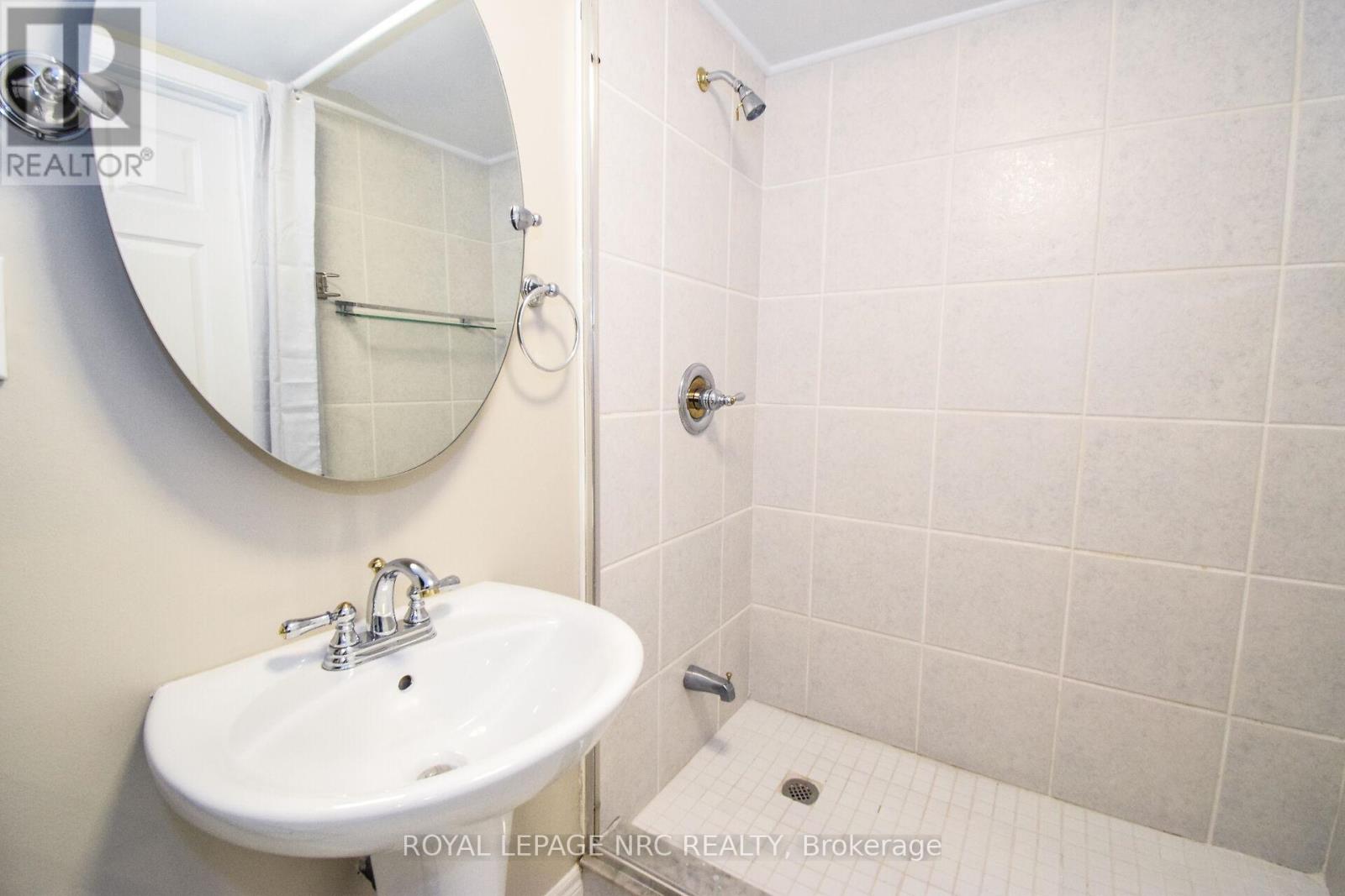 4974 Windgate Drive E, Niagara Falls, Ontario  L2H 2Z7 - Photo 35 - X12414835