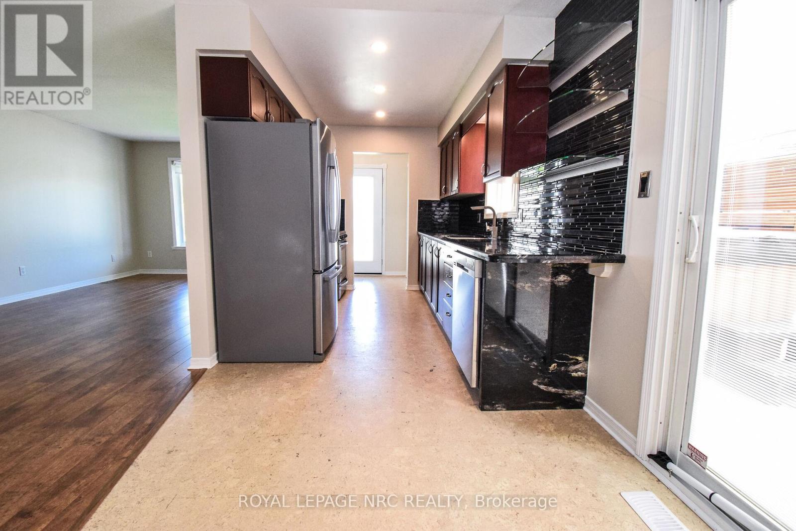 4974 Windgate Drive E, Niagara Falls, Ontario  L2H 2Z7 - Photo 8 - X12414835