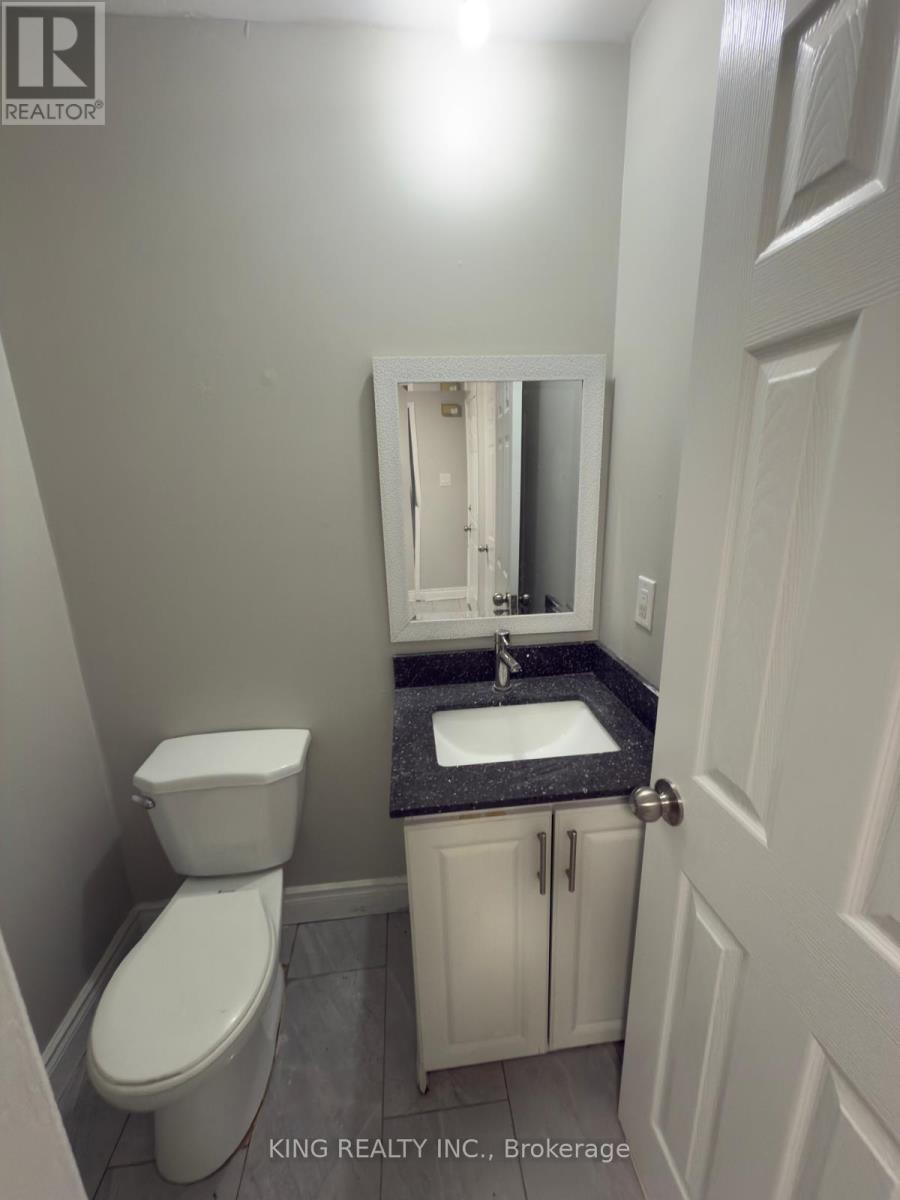 7 Clydesdale Circle, Brampton, Ontario  L6Y 3R4 - Photo 12 - W12414633