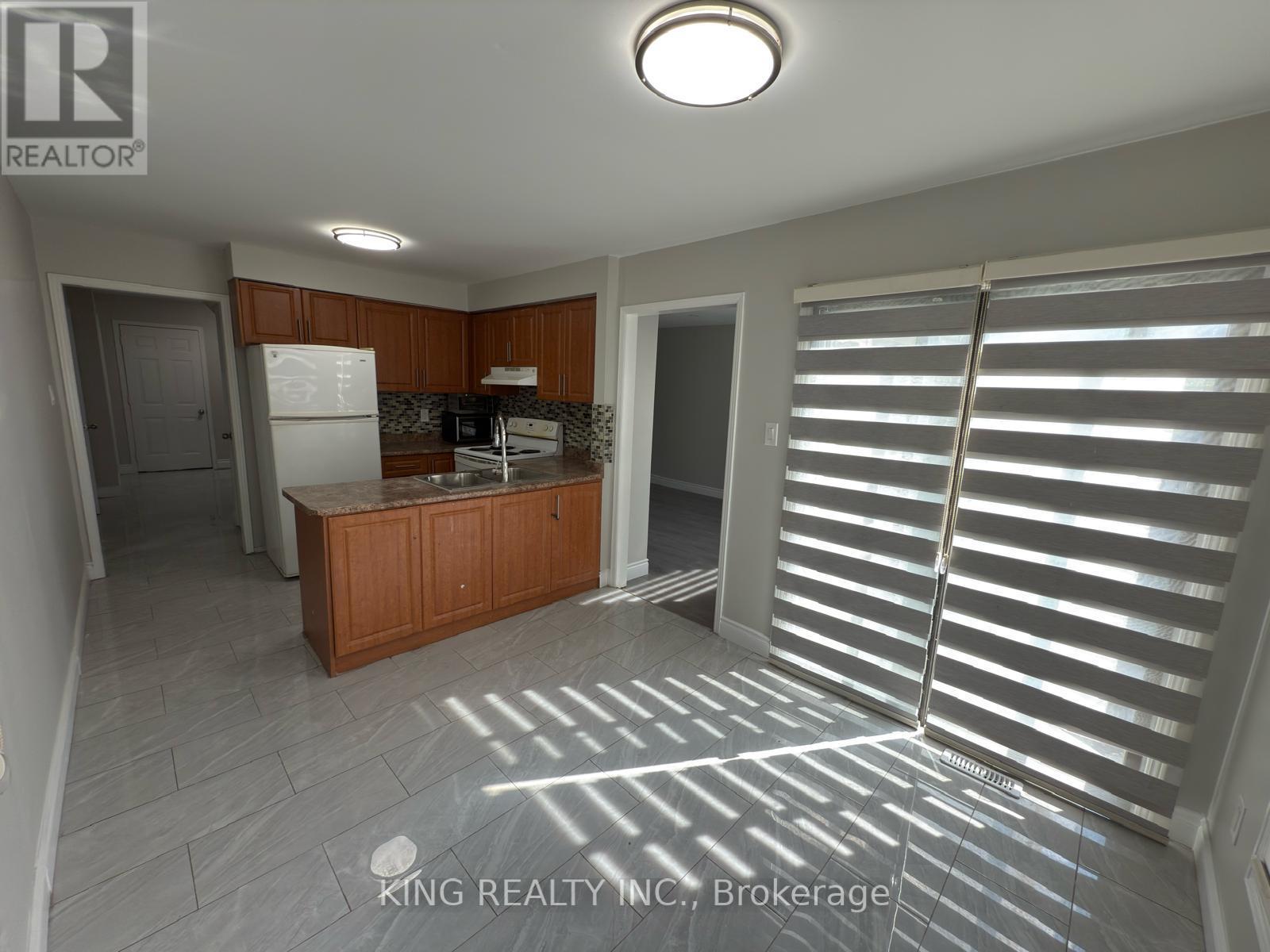 7 Clydesdale Circle, Brampton, Ontario  L6Y 3R4 - Photo 16 - W12414633