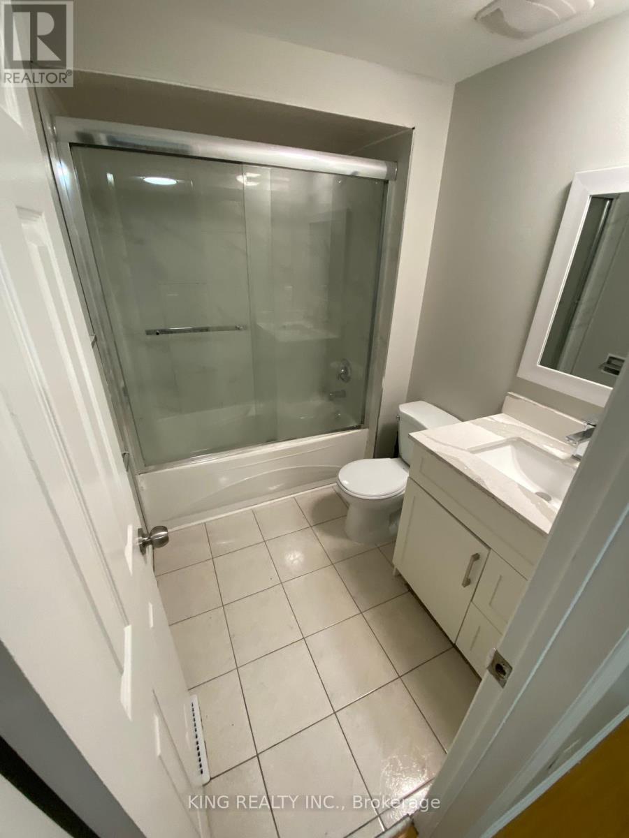 7 Clydesdale Circle, Brampton, Ontario  L6Y 3R4 - Photo 24 - W12414633