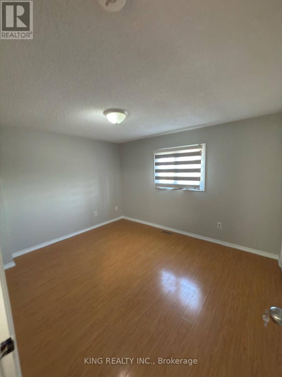 7 Clydesdale Circle, Brampton, Ontario  L6Y 3R4 - Photo 3 - W12414633