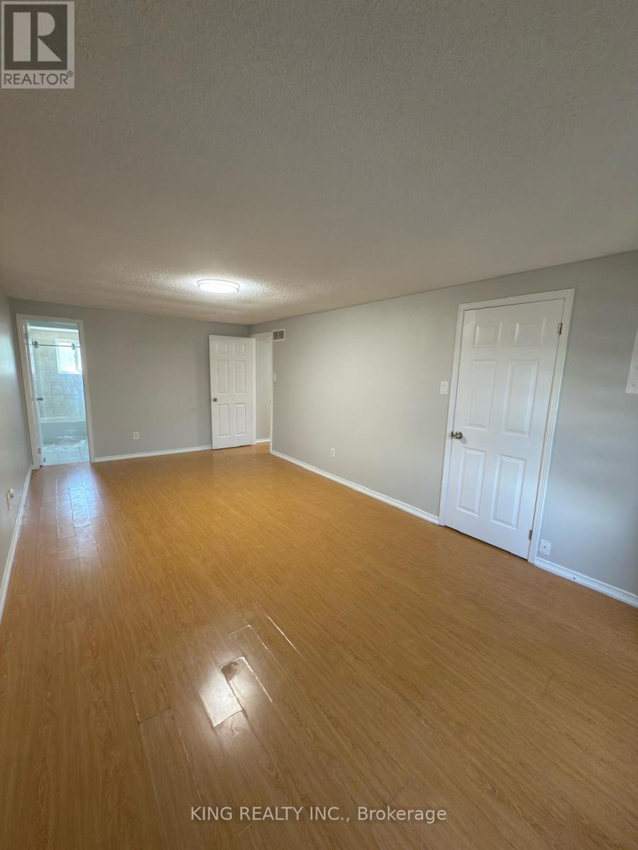 7 Clydesdale Circle, Brampton, Ontario  L6Y 3R4 - Photo 6 - W12414633