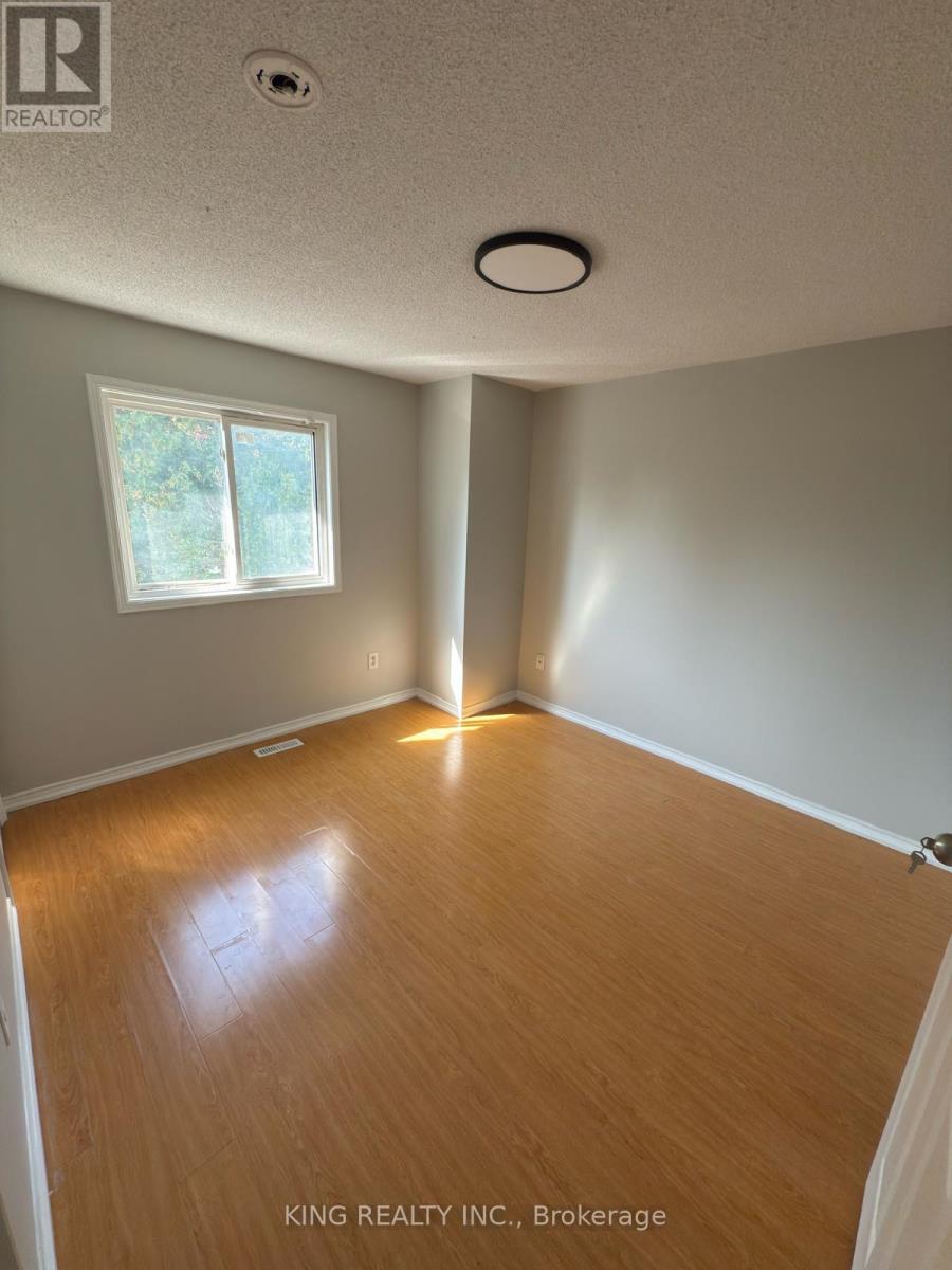 7 Clydesdale Circle, Brampton, Ontario  L6Y 3R4 - Photo 7 - W12414633