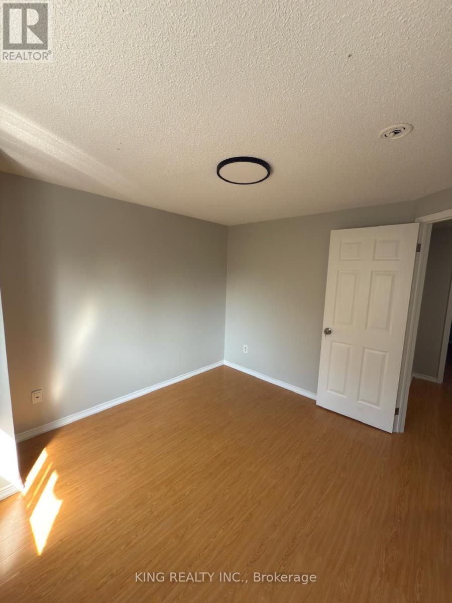 7 Clydesdale Circle, Brampton, Ontario  L6Y 3R4 - Photo 8 - W12414633