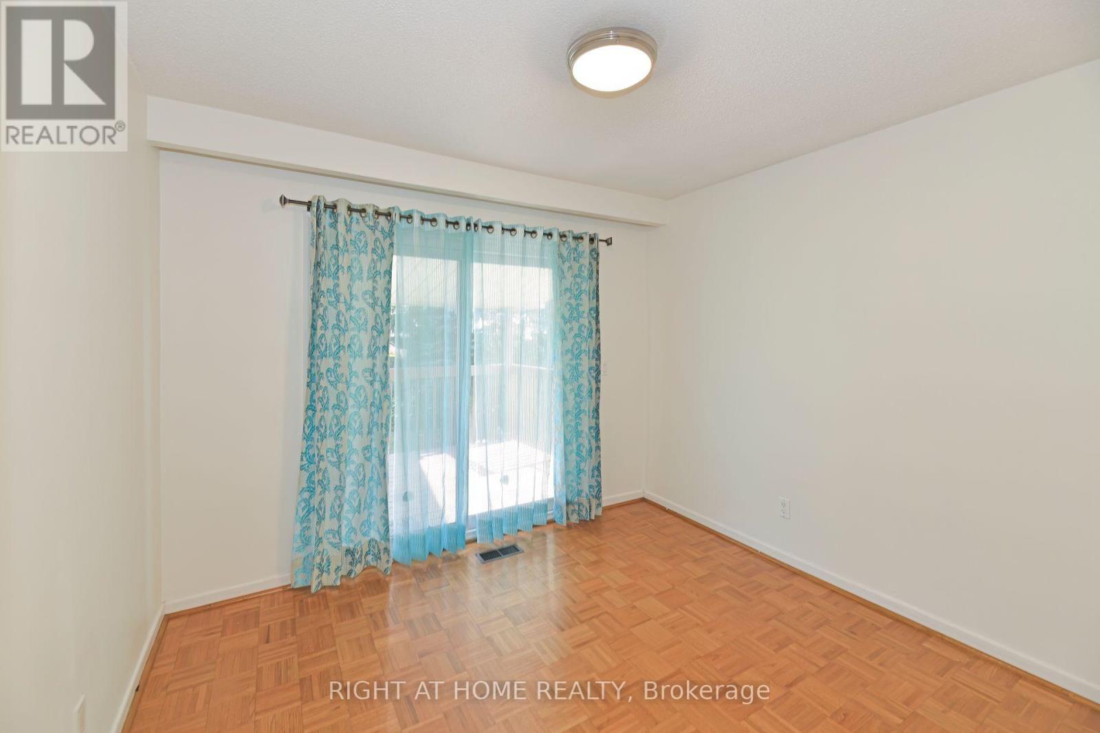 1033 Islington Avenue, Toronto, Ontario  M8Z 4R3 - Photo 11 - W12414670