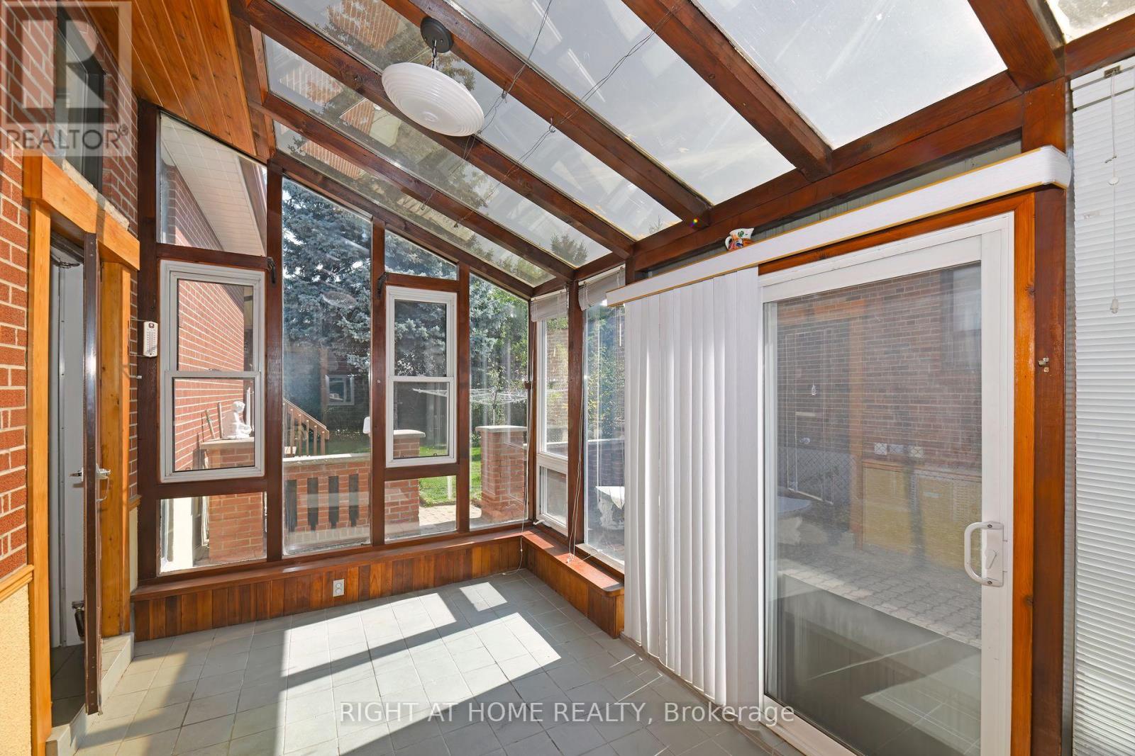 1033 Islington Avenue, Toronto, Ontario  M8Z 4R3 - Photo 13 - W12414670