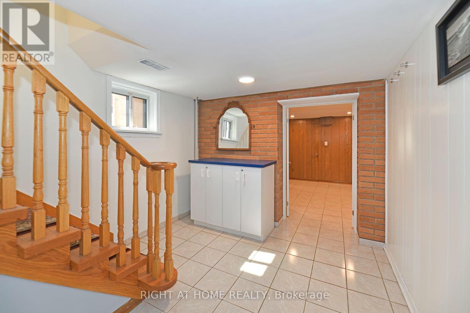 1033 Islington Avenue, Toronto, Ontario  M8Z 4R3 - Photo 16 - W12414670