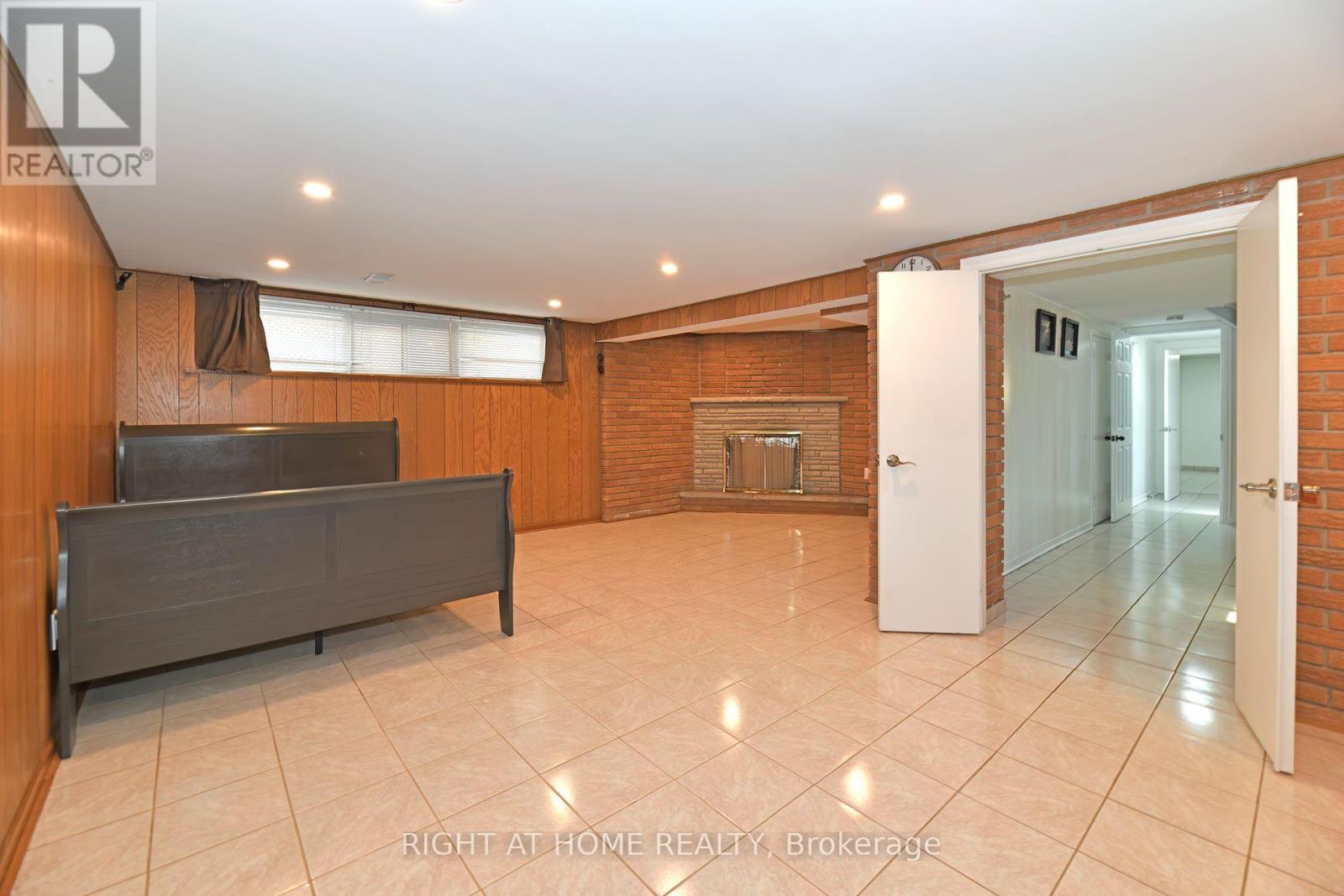 1033 Islington Avenue, Toronto, Ontario  M8Z 4R3 - Photo 17 - W12414670