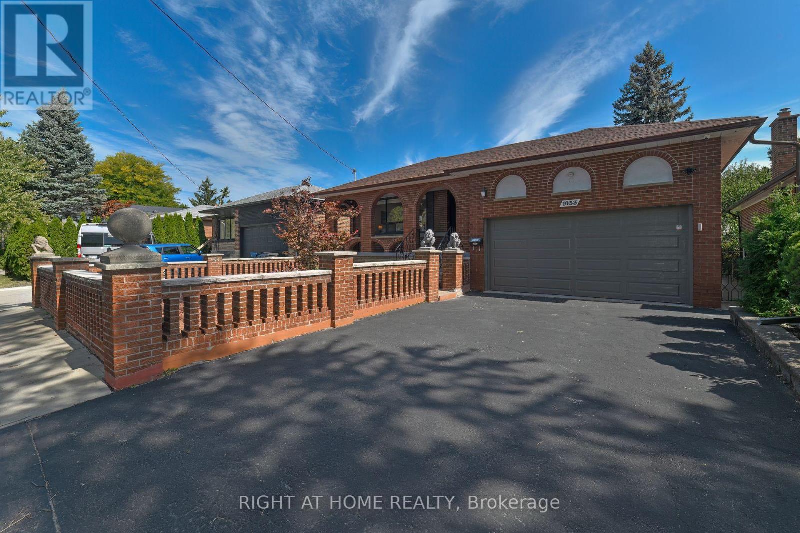 1033 Islington Avenue, Toronto, Ontario  M8Z 4R3 - Photo 2 - W12414670