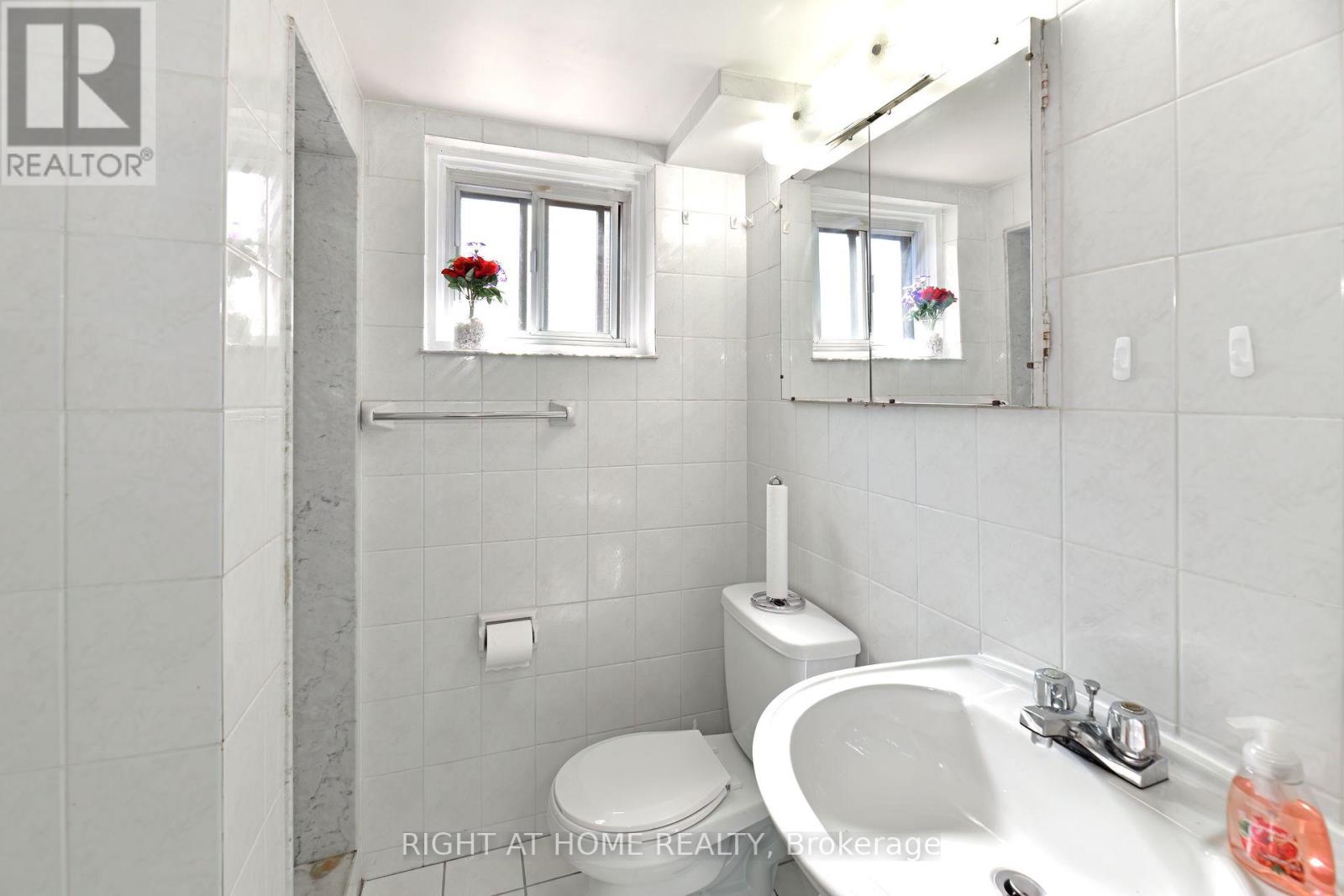 1033 Islington Avenue, Toronto, Ontario  M8Z 4R3 - Photo 20 - W12414670