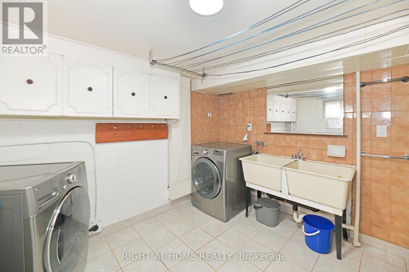 1033 Islington Avenue, Toronto, Ontario  M8Z 4R3 - Photo 22 - W12414670