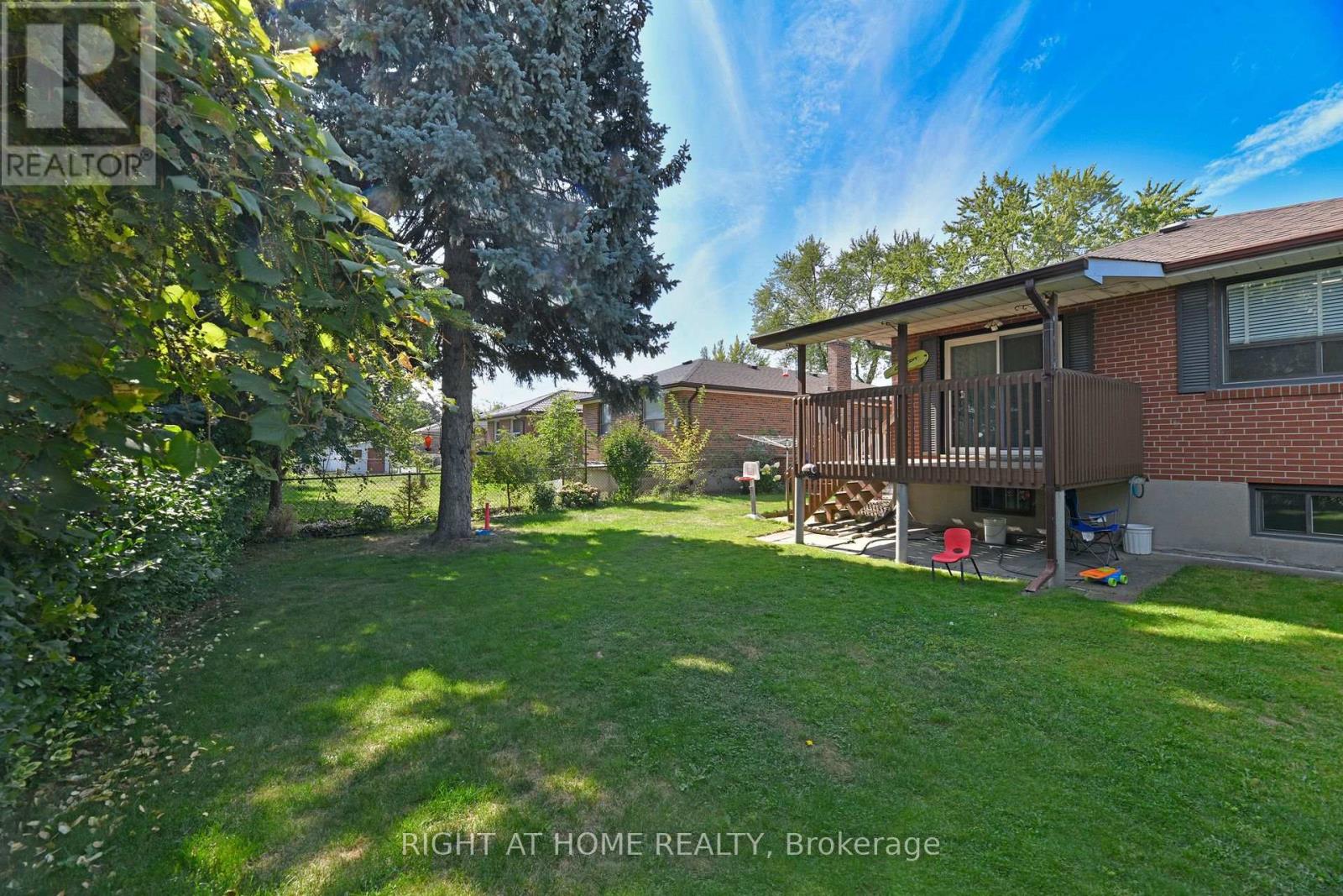 1033 Islington Avenue, Toronto, Ontario  M8Z 4R3 - Photo 23 - W12414670