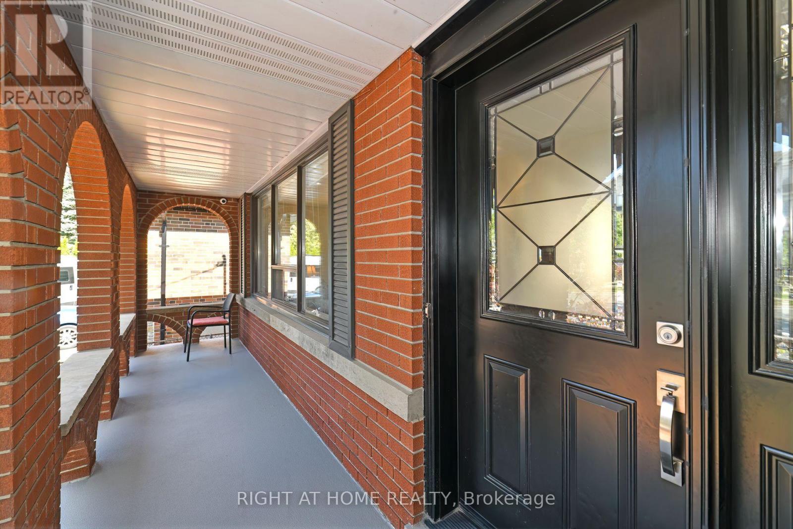 1033 Islington Avenue, Toronto, Ontario  M8Z 4R3 - Photo 3 - W12414670