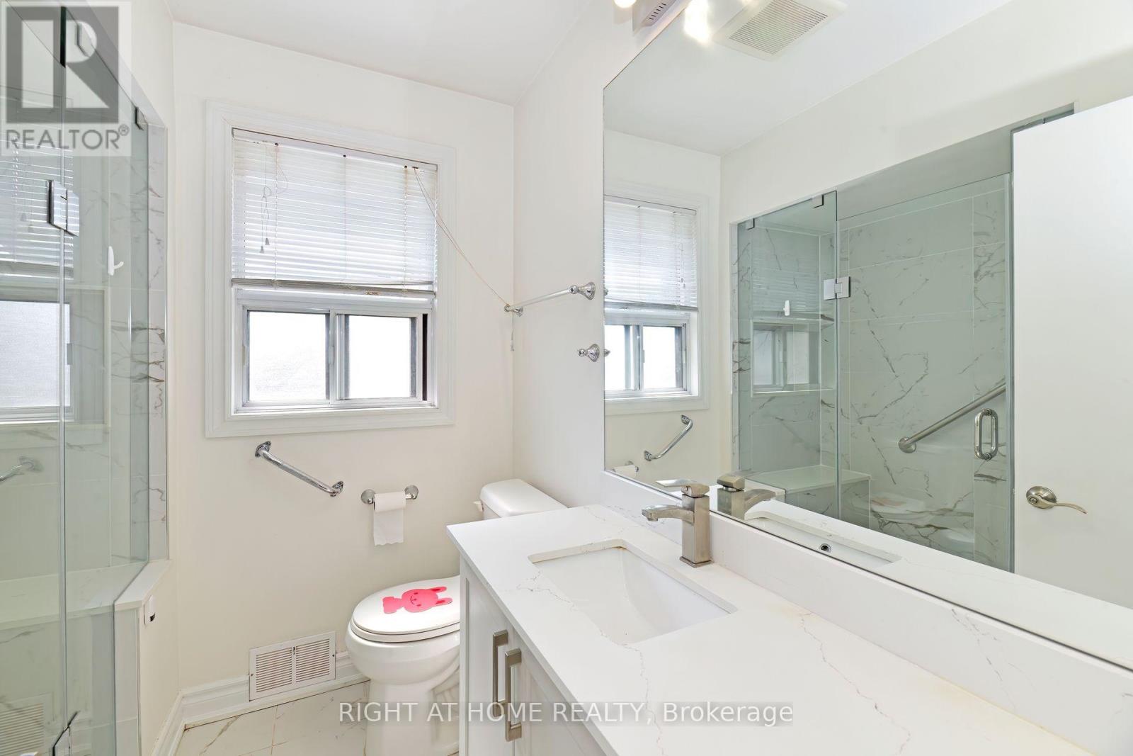 1033 Islington Avenue, Toronto, Ontario  M8Z 4R3 - Photo 9 - W12414670