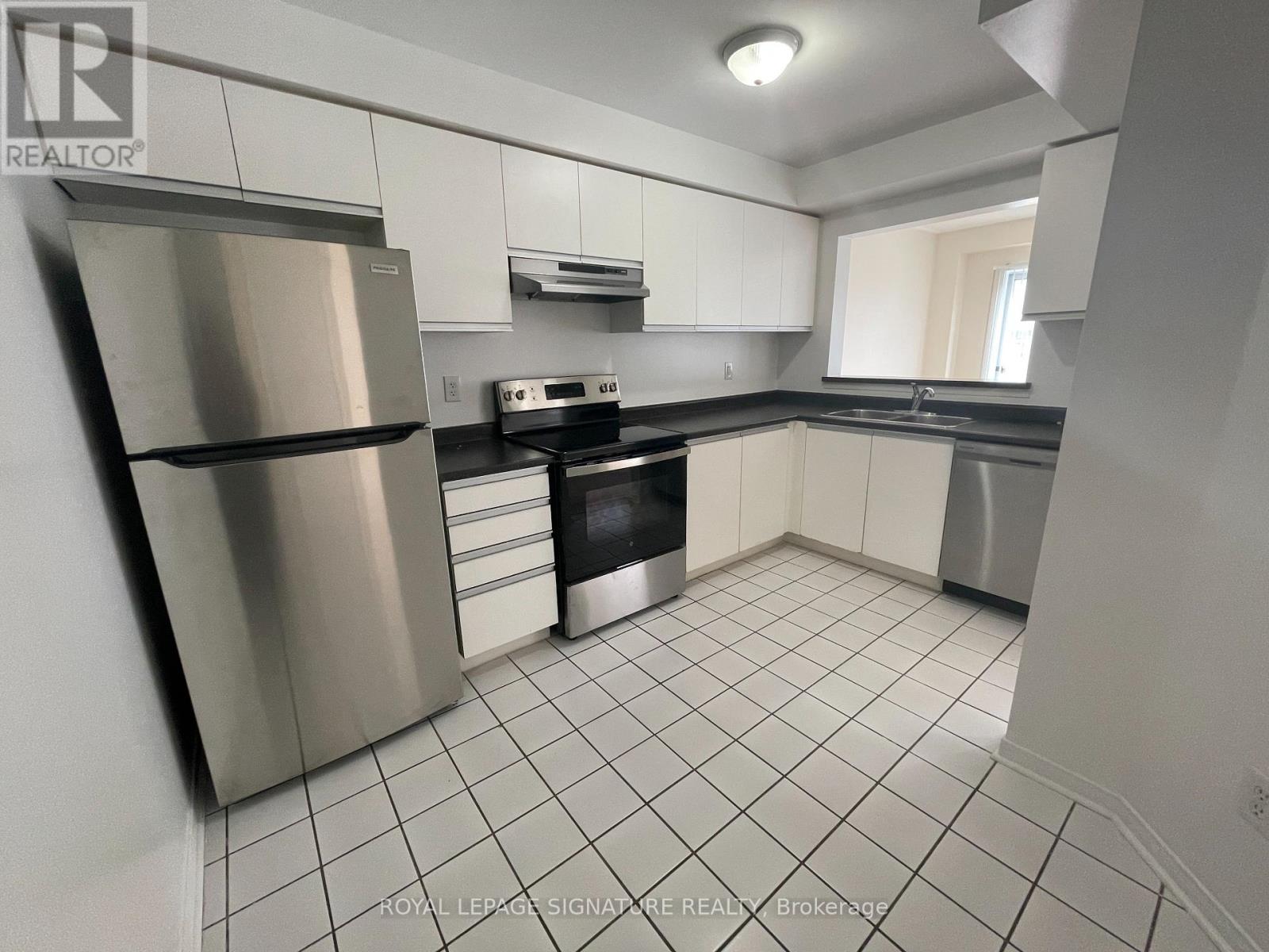 4 - 9 Fairglen Avenue, Brampton, Ontario  L6X 5E8 - Photo 3 - W12414687