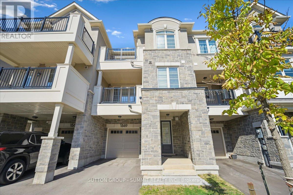 1569 Denison Place, Milton, Ontario  L9E 1Y2 - Photo 2 - W12414695