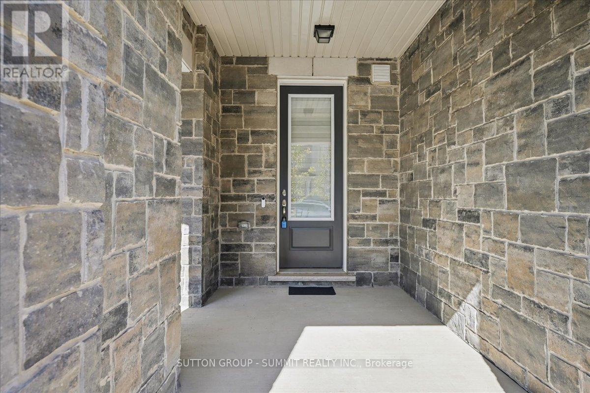 1569 Denison Place, Milton, Ontario  L9E 1Y2 - Photo 4 - W12414695