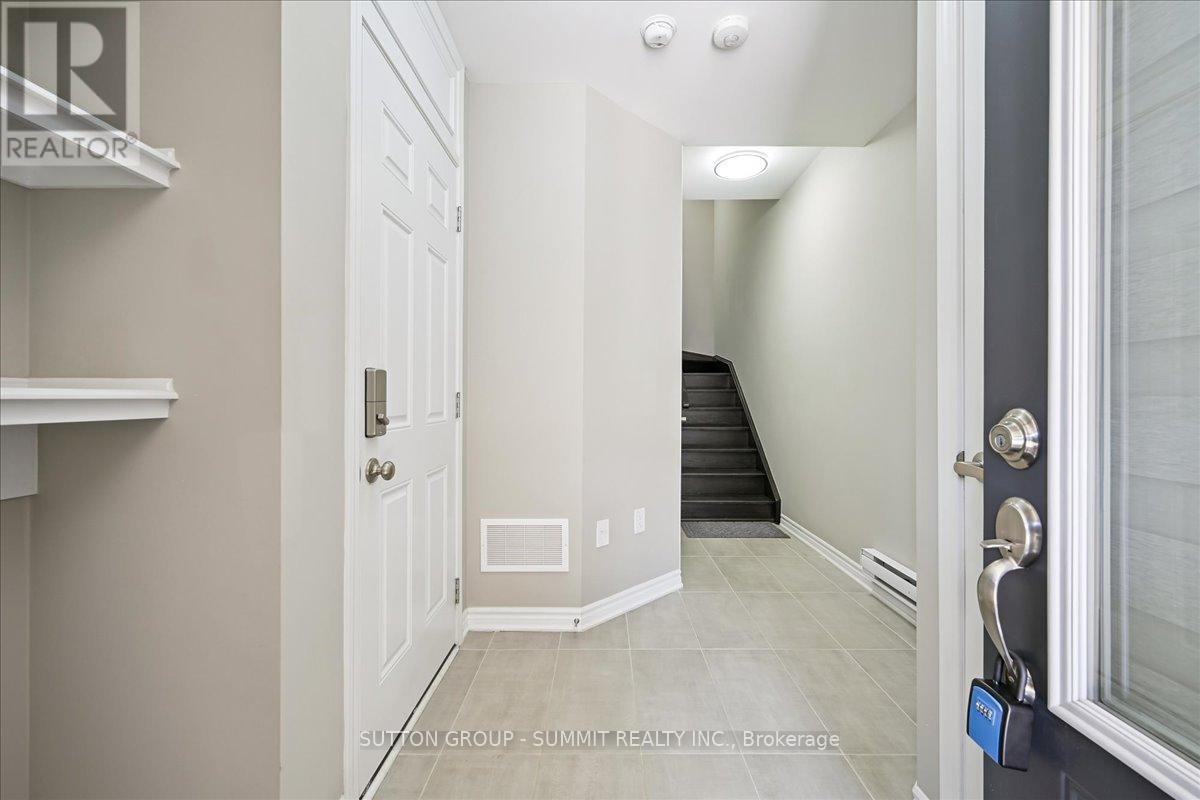 1569 Denison Place, Milton, Ontario  L9E 1Y2 - Photo 5 - W12414695