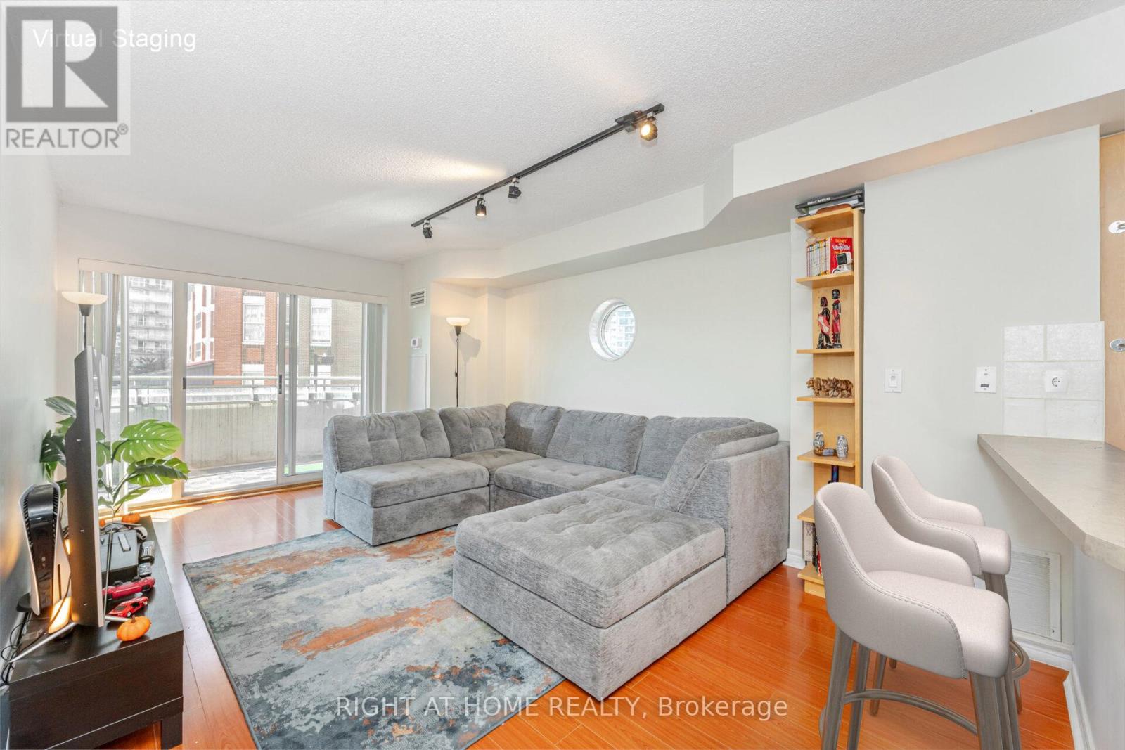 219 - 600 Queens Quay, Toronto, Ontario  M5V 3M3 - Photo 6 - C12414723