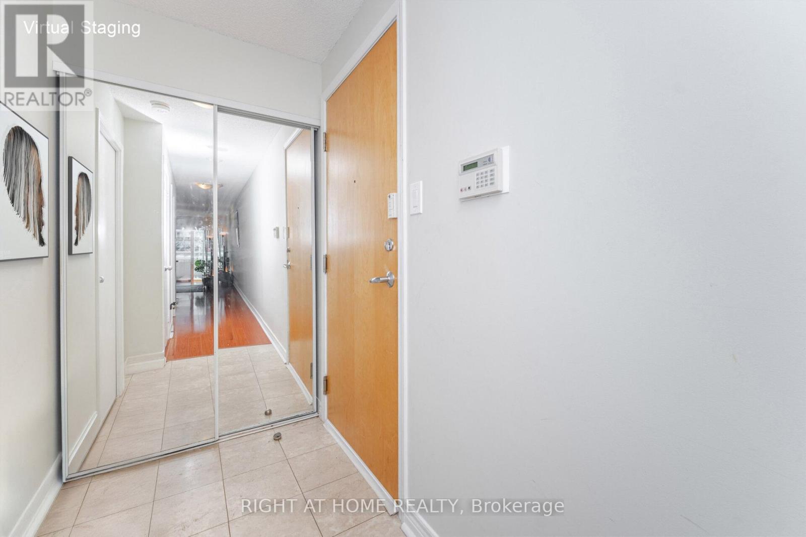 219 - 600 Queens Quay, Toronto, Ontario  M5V 3M3 - Photo 7 - C12414723