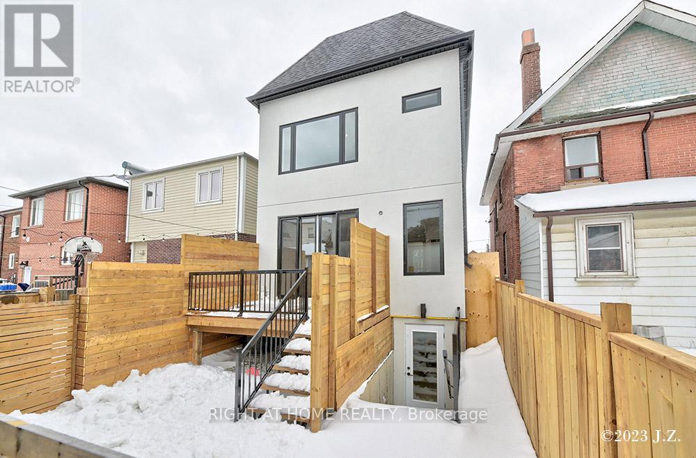 48 Lanark Avenue, Toronto, Ontario  M6C 2B4 - Photo 27 - C12414788