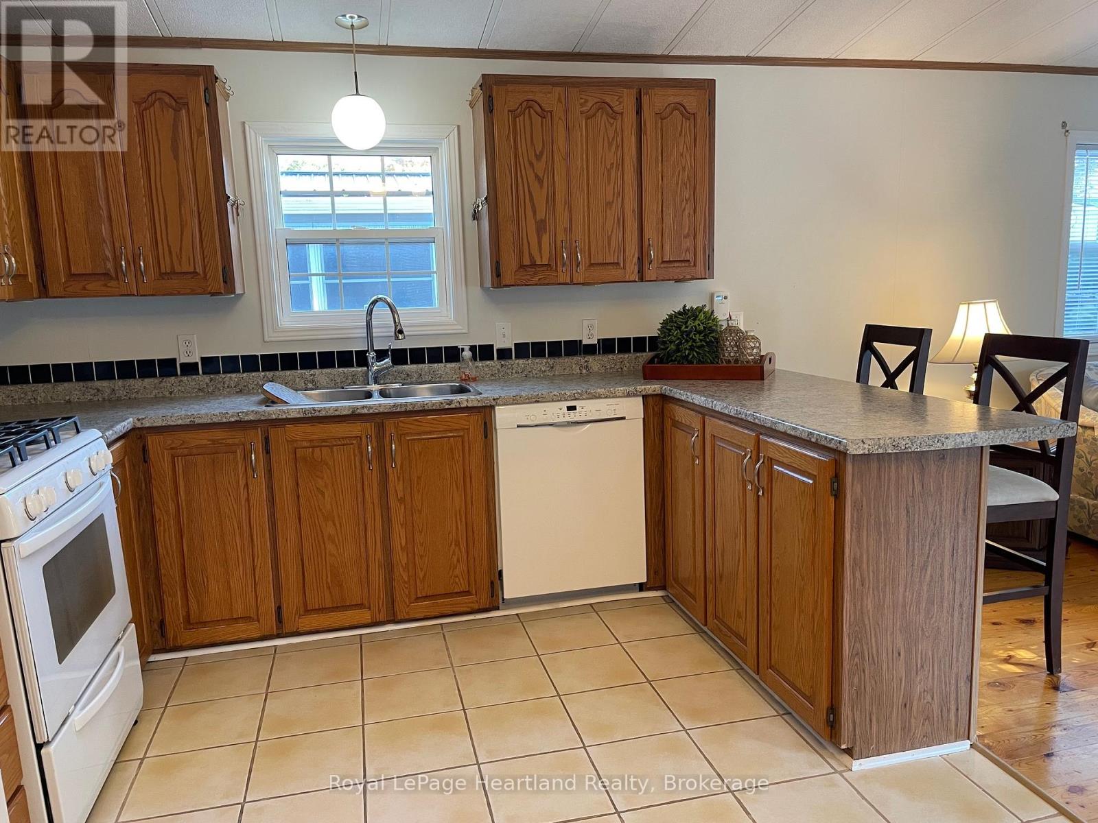 9 Algonquin Lane, Ashfield-Colborne-Wawanosh, Ontario  N7A 3Y2 - Photo 8 - X12414980