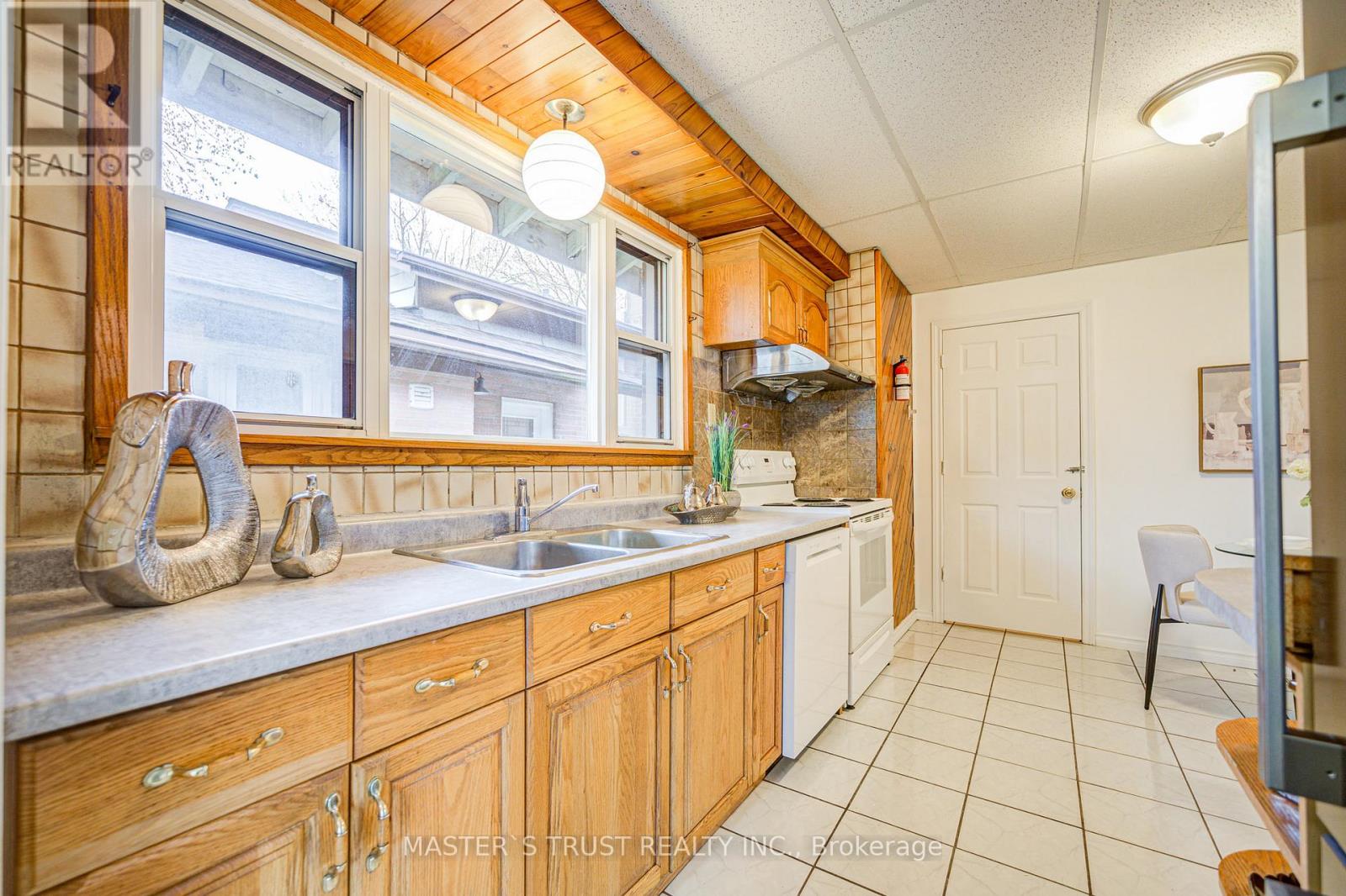 30 Deerfield Road, Toronto, Ontario  M1K 4X1 - Photo 10 - E12414839