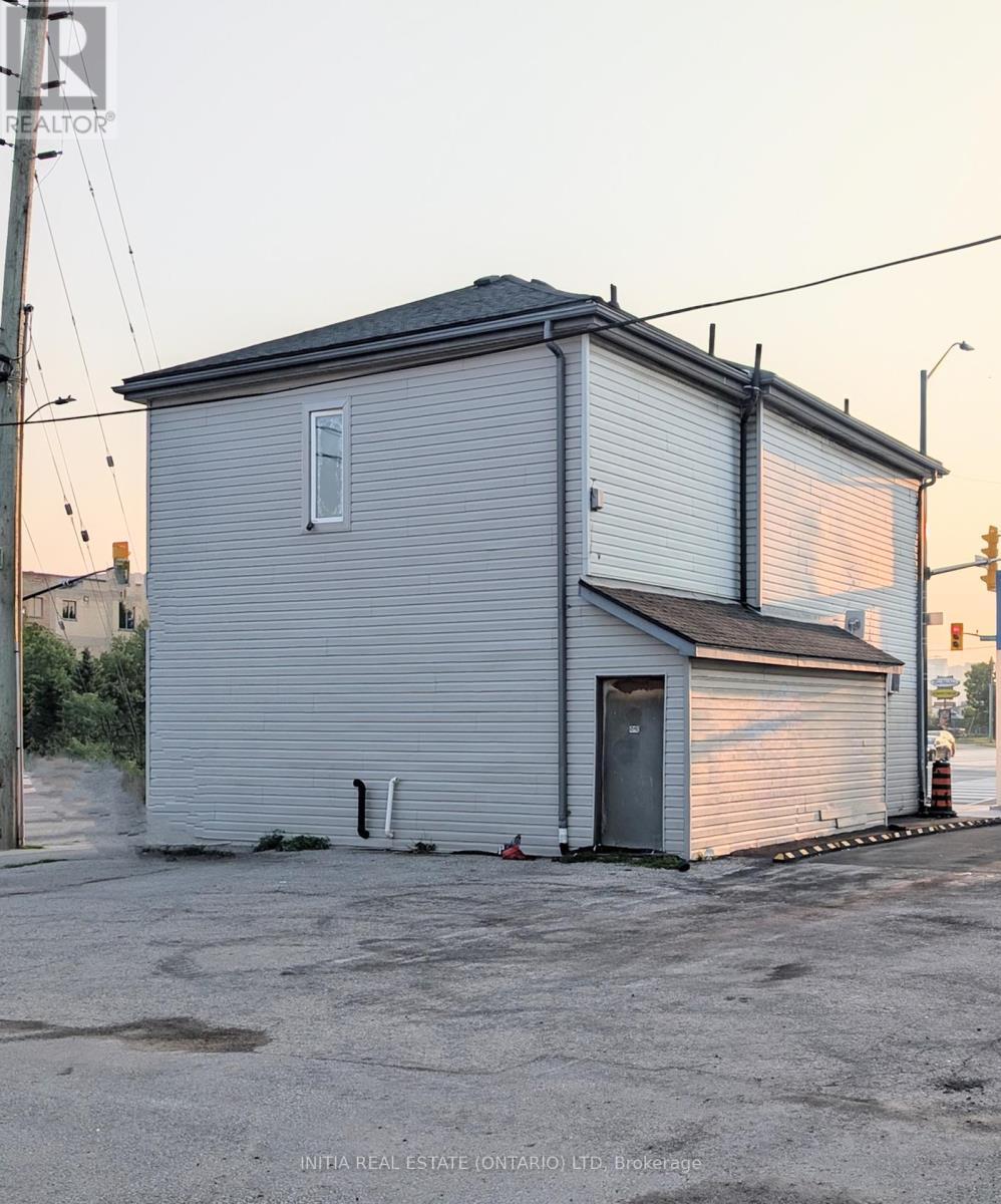 247 Wellington Street, London East, Ontario  N6B 2L2 - Photo 3 - X12414926