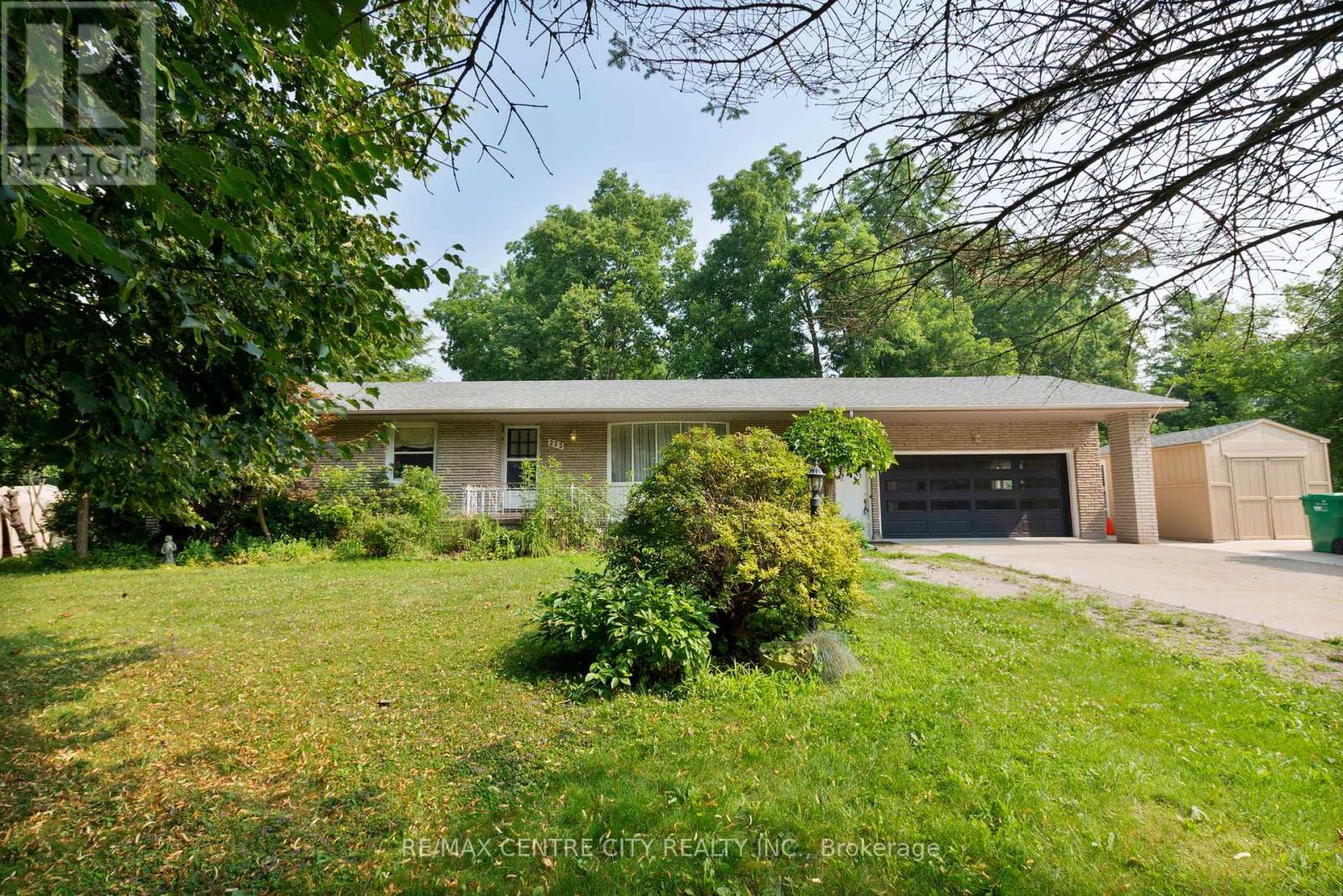 233 Amy Street, Southwest Middlesex, Ontario  N0L 2N0 - Photo 1 - X12414961