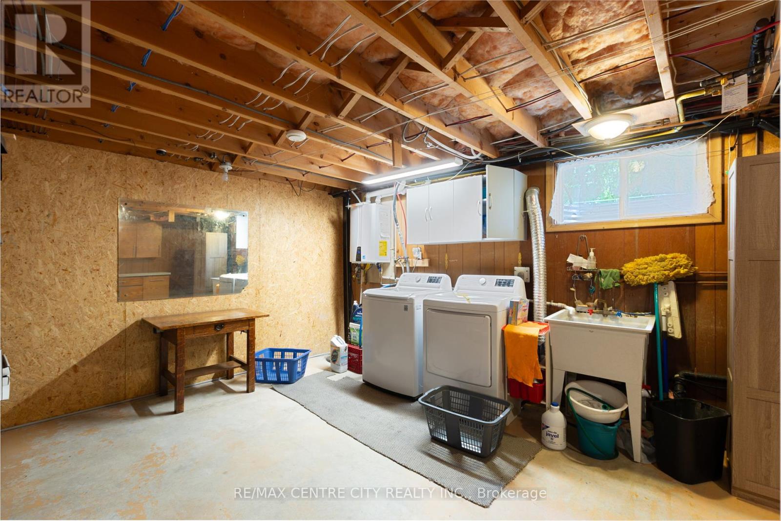 233 Amy Street, Southwest Middlesex, Ontario  N0L 2N0 - Photo 19 - X12414961