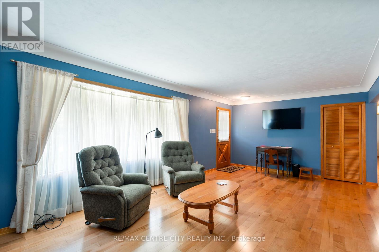 233 Amy Street, Southwest Middlesex, Ontario  N0L 2N0 - Photo 3 - X12414961