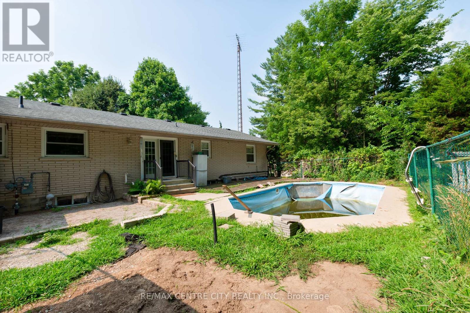 233 Amy Street, Southwest Middlesex, Ontario  N0L 2N0 - Photo 30 - X12414961
