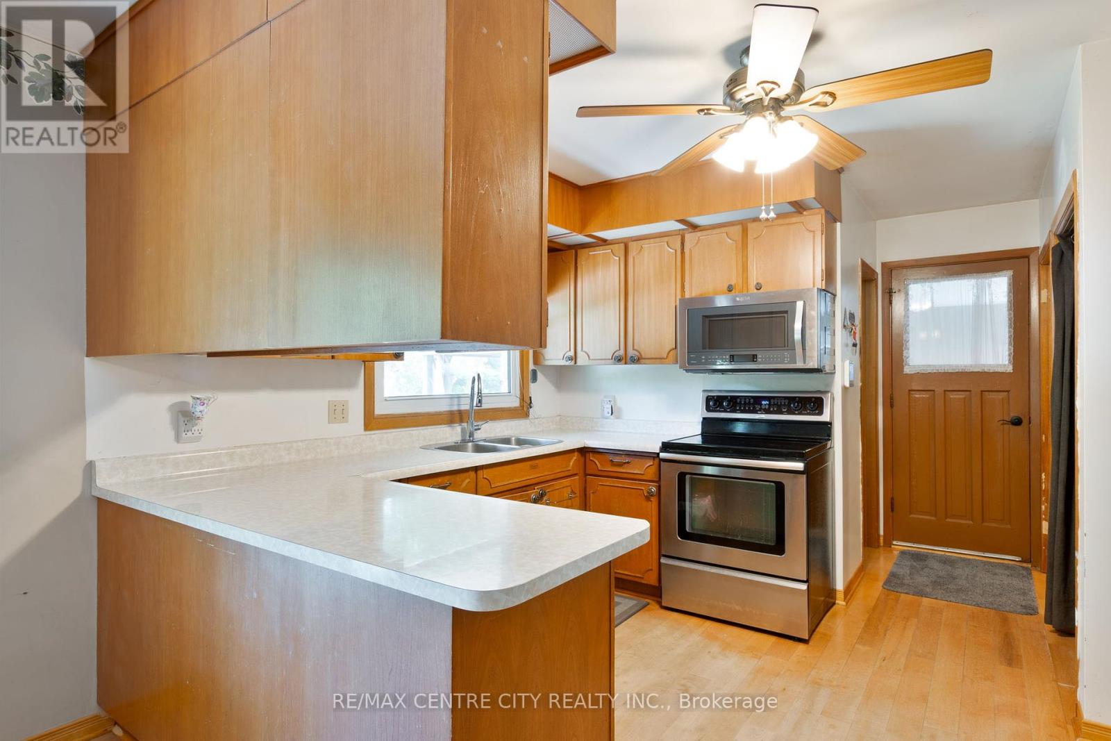 233 Amy Street, Southwest Middlesex, Ontario  N0L 2N0 - Photo 5 - X12414961