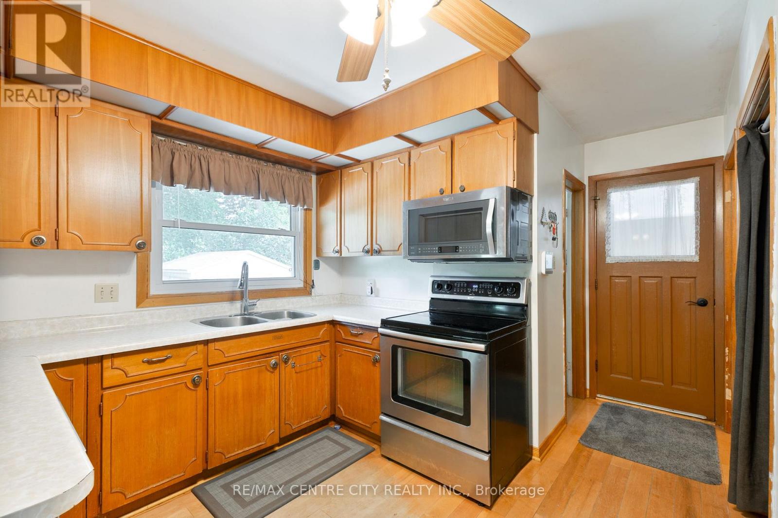 233 Amy Street, Southwest Middlesex, Ontario  N0L 2N0 - Photo 6 - X12414961