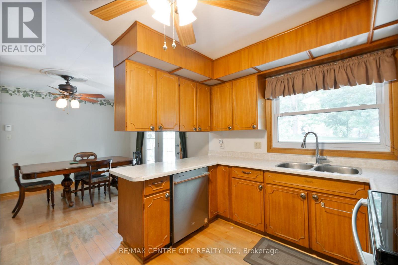 233 Amy Street, Southwest Middlesex, Ontario  N0L 2N0 - Photo 7 - X12414961