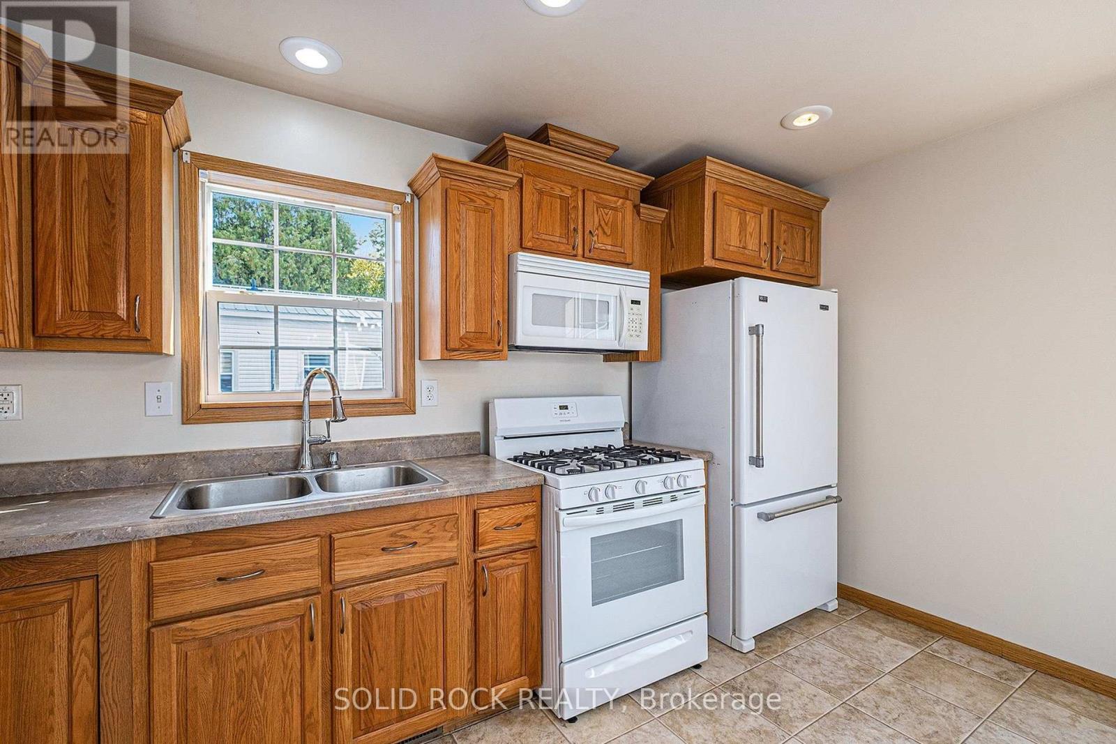 65 Vanier Road, Ottawa, Ontario  K2H 7P6 - Photo 12 - X12414933