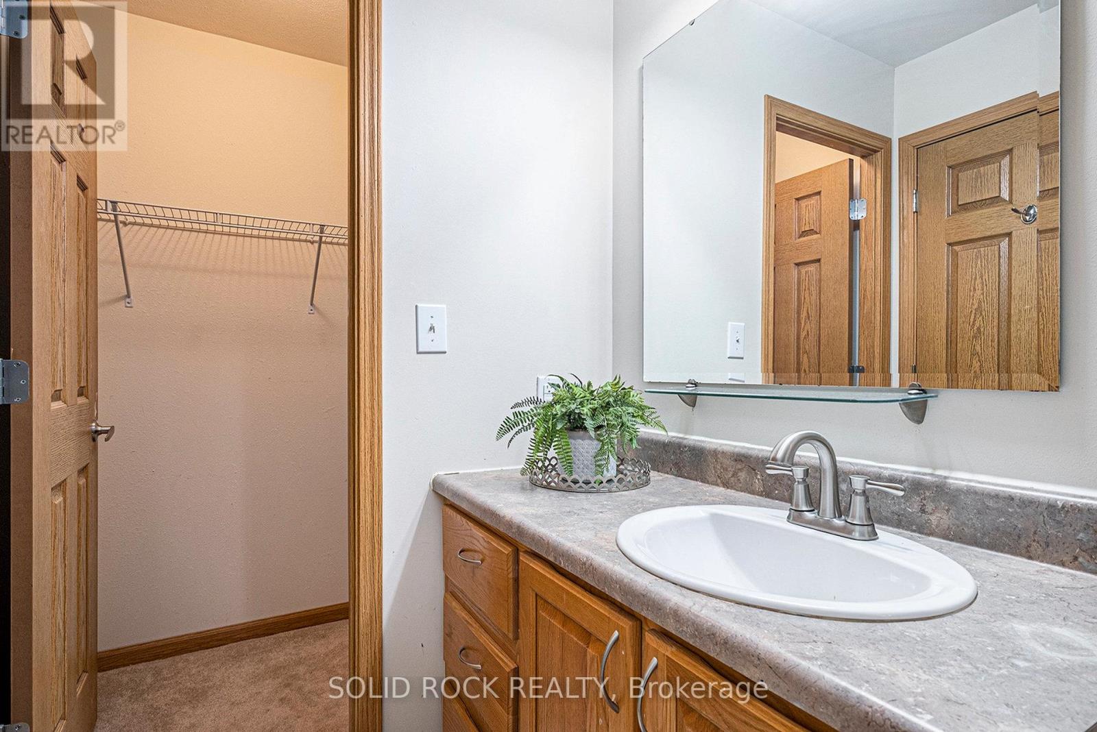65 Vanier Road, Ottawa, Ontario  K2H 7P6 - Photo 15 - X12414933