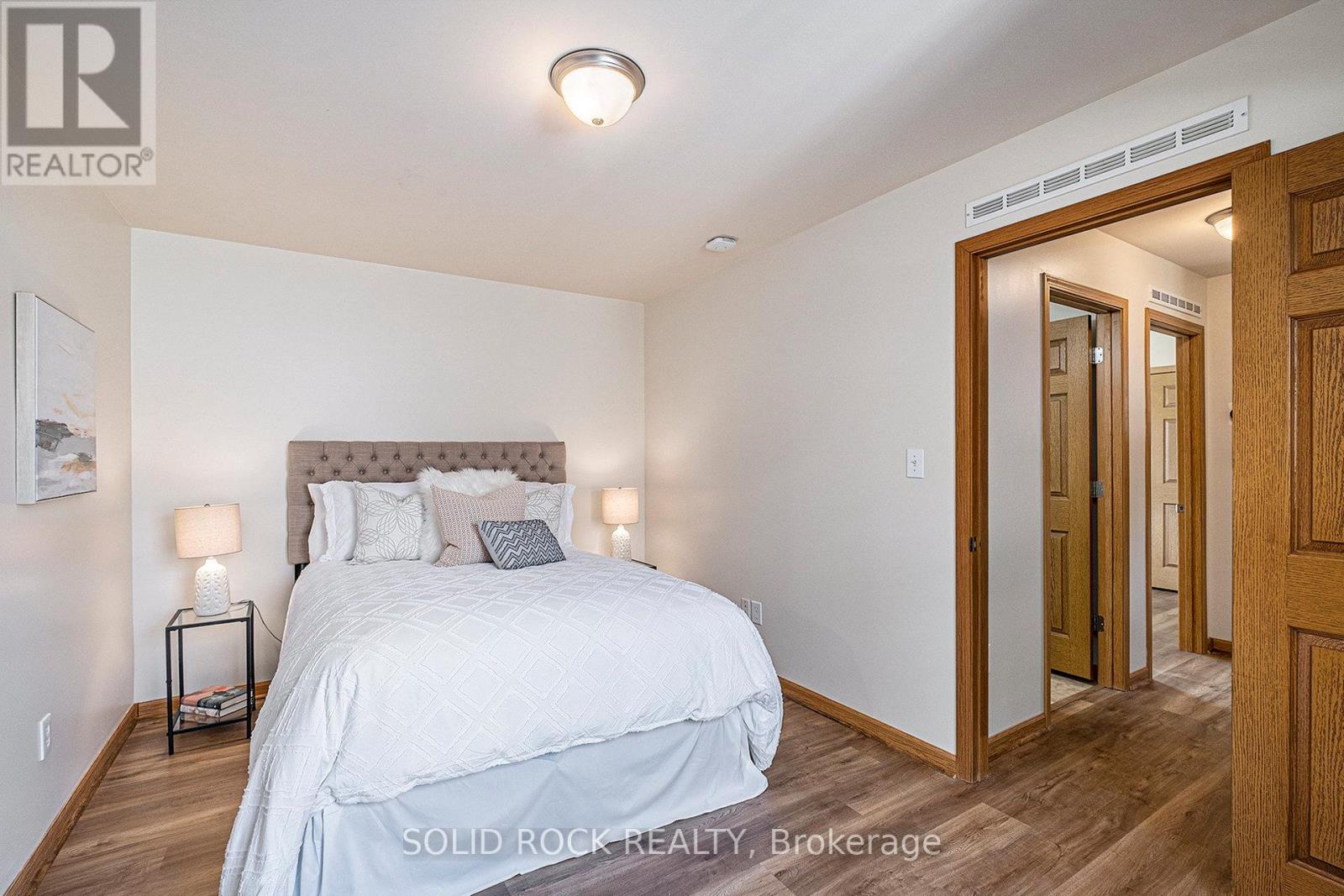 65 Vanier Road, Ottawa, Ontario  K2H 7P6 - Photo 19 - X12414933