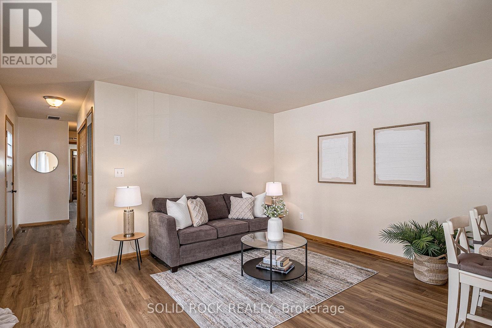 65 Vanier Road, Ottawa, Ontario  K2H 7P6 - Photo 5 - X12414933