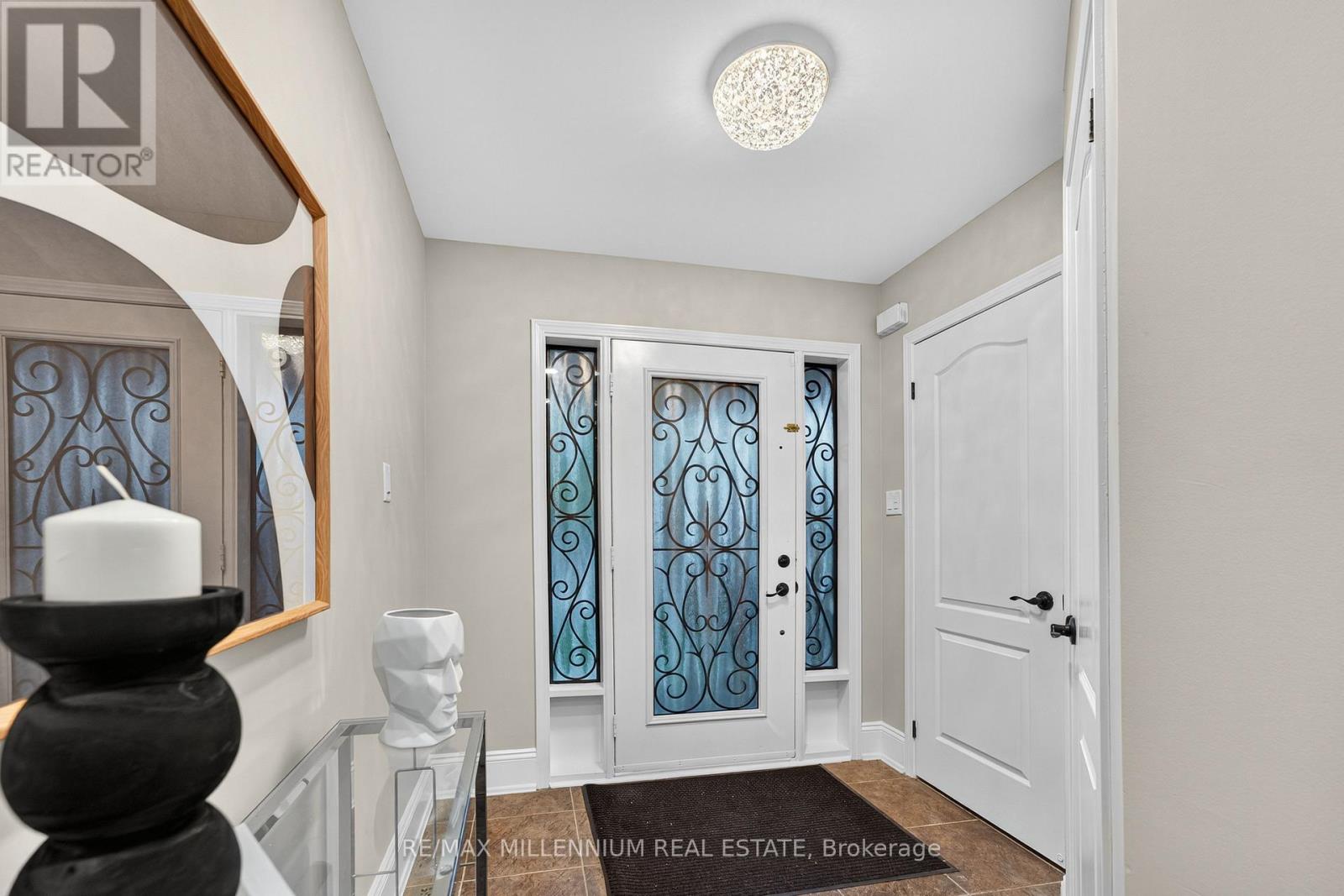 66 Armstrong Crescent, Bradford West Gwillimbury, Ontario  L3Z 0L2 - Photo 4 - N12414726