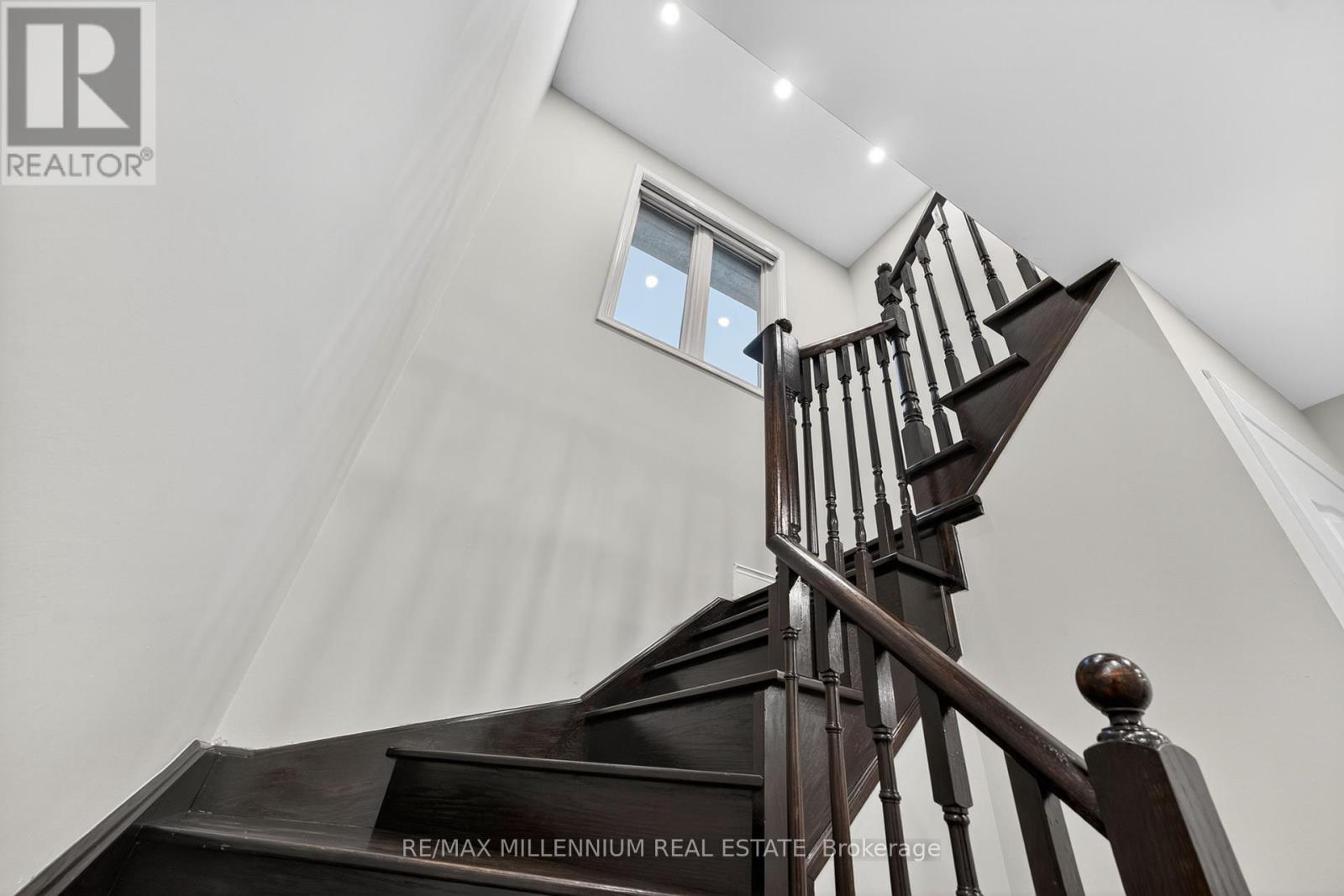 66 Armstrong Crescent, Bradford West Gwillimbury, Ontario  L3Z 0L2 - Photo 7 - N12414726