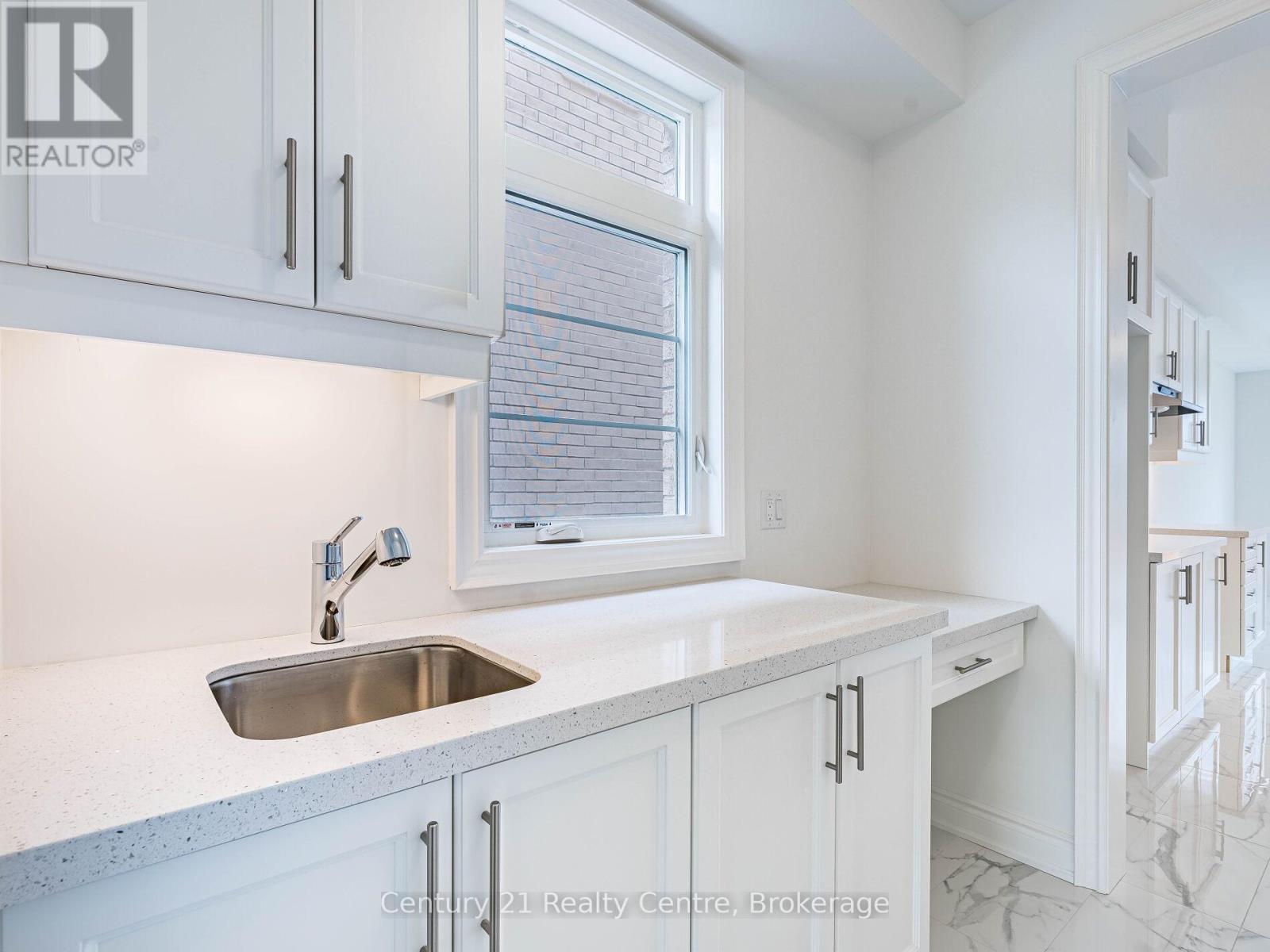 26 Hearn Street, Bradford West Gwillimbury, Ontario  L0G 1B0 - Photo 19 - N12414781
